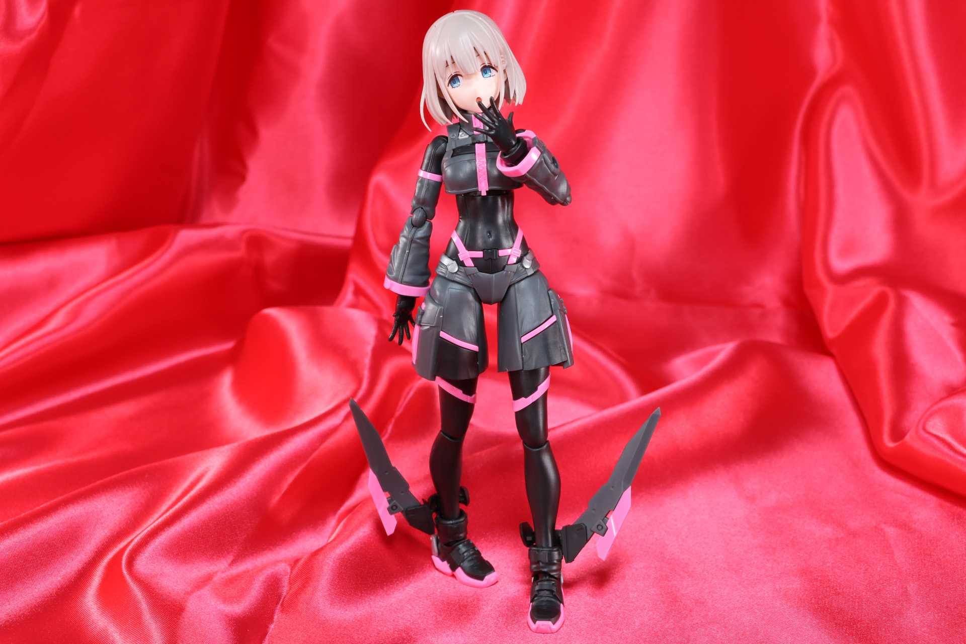 「シグマシスターズパラドクス」を着こなす「芹沢あさひ」