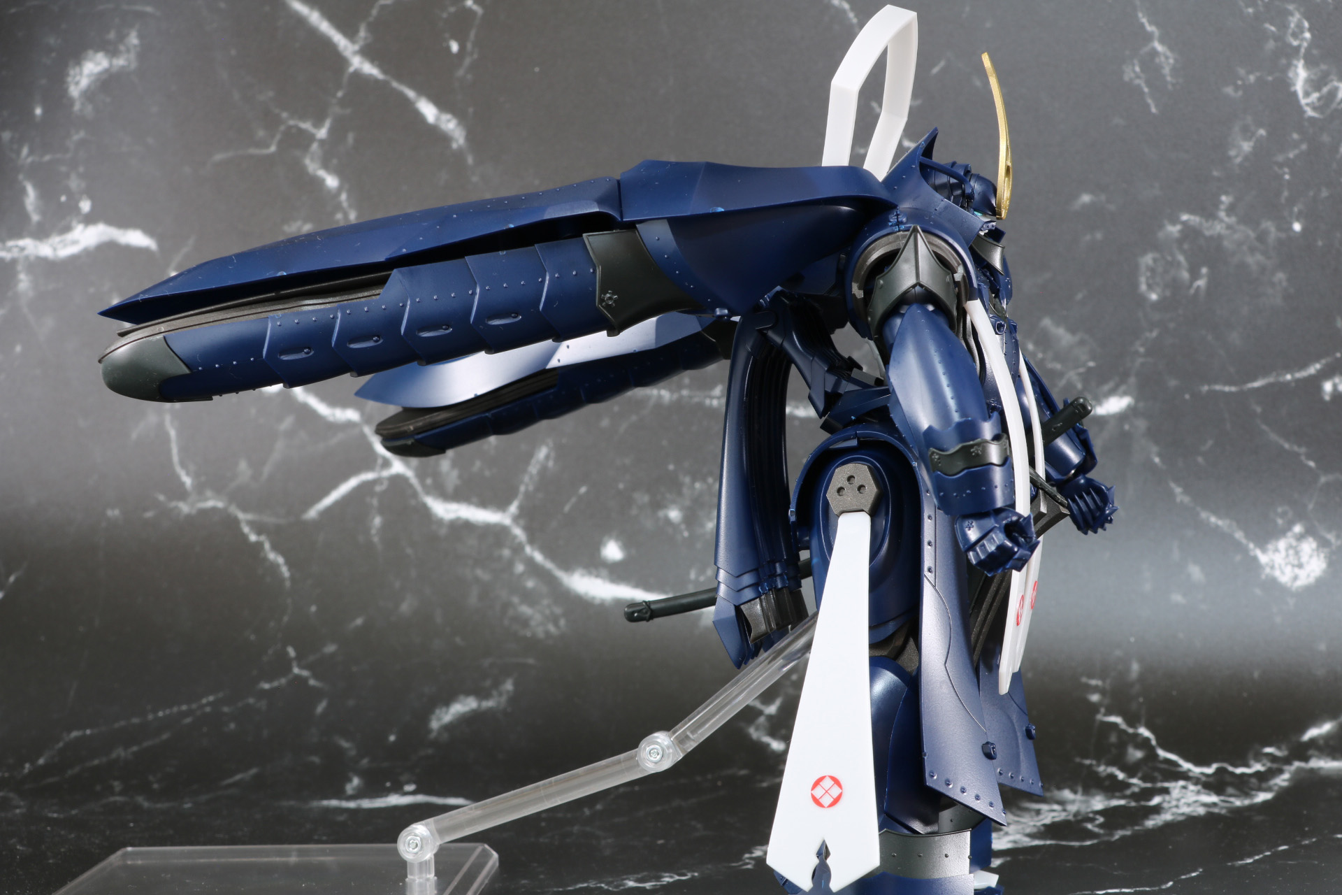 合当理は大きく持ち上げた状態にでき、内側、外側へのひねりで左右のユニットの角度調整もできる