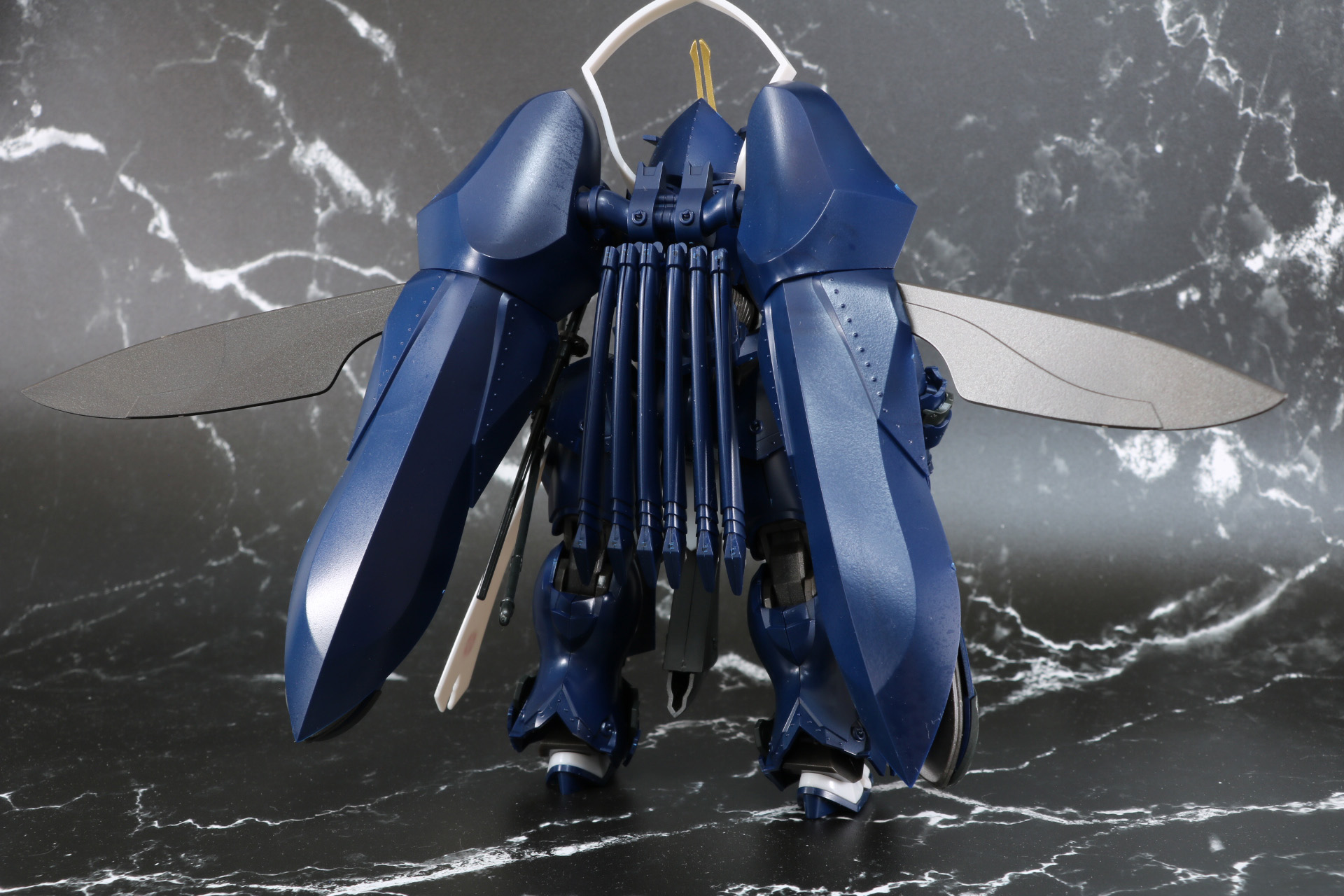 合当理内部には主翼が収納され、引き出して展開することができる