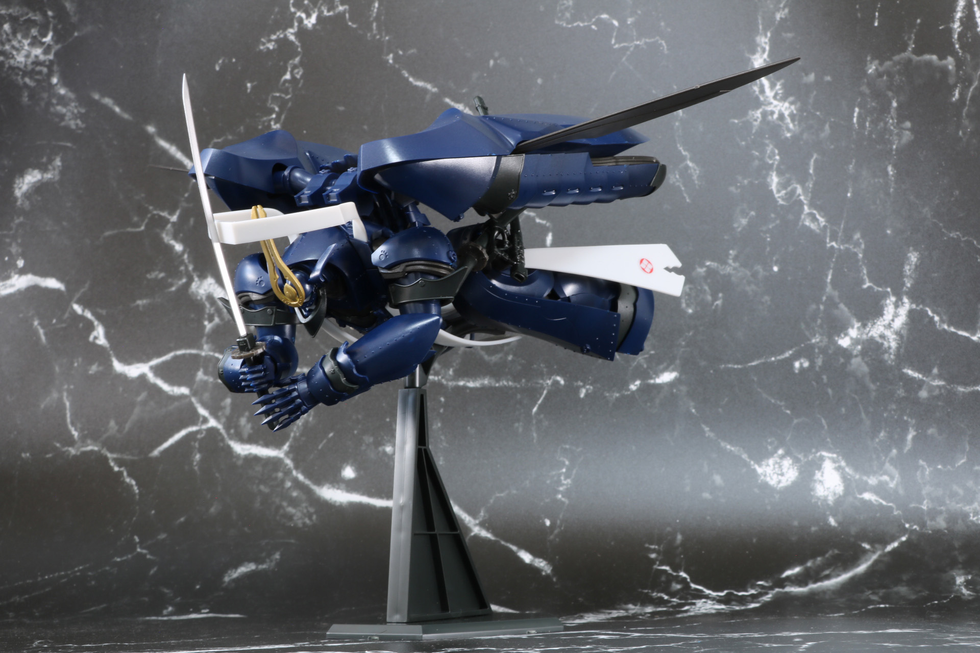 専用台座により騎航姿勢を再現できる