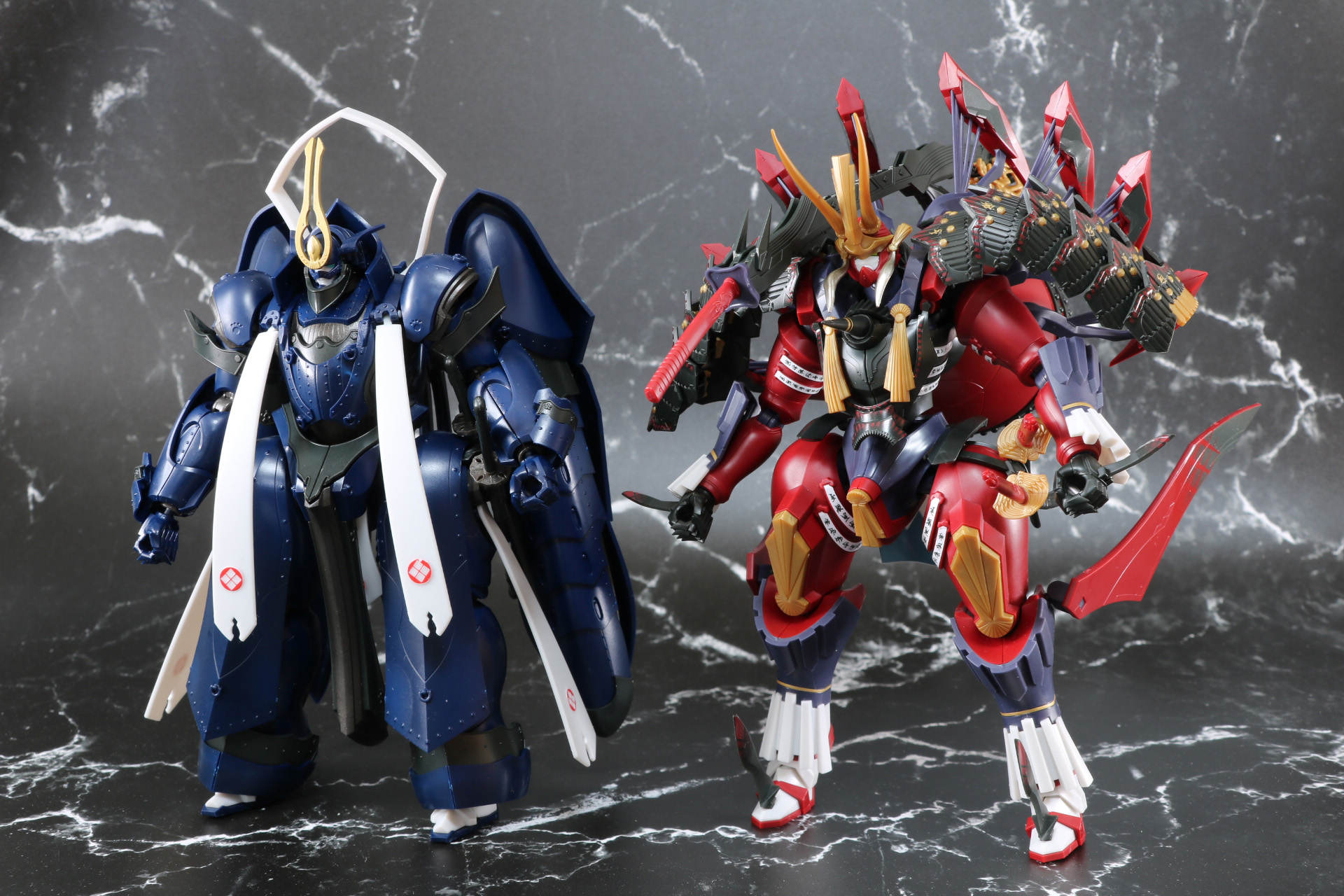 「MODEROID 相州五郎入道正宗」（左）と「MODEROID 三世勢州千子右衛門尉村正」（右）