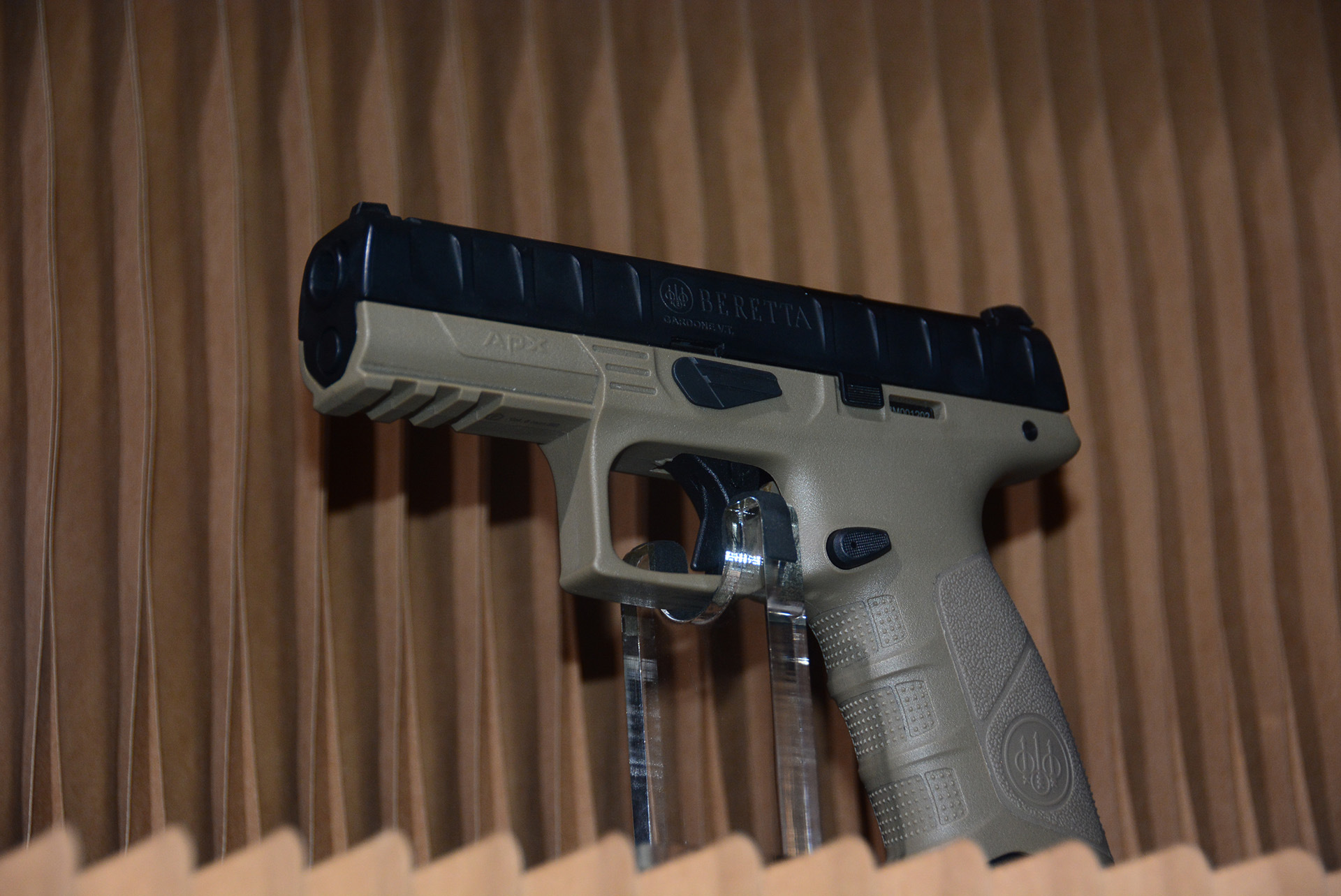 KSCの新作「ガスブローバックガン APX」。3つのカラーバリエーションで展開予定