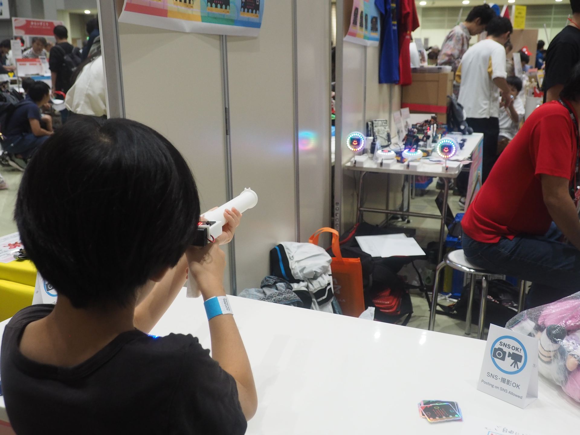 micro:bitを活用した光線銃。的にもmicro:bitが使われている