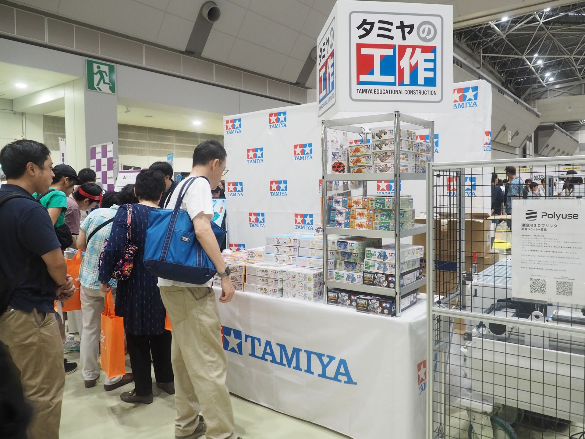 各種工作キットのデモと販売をしていたタミヤブース