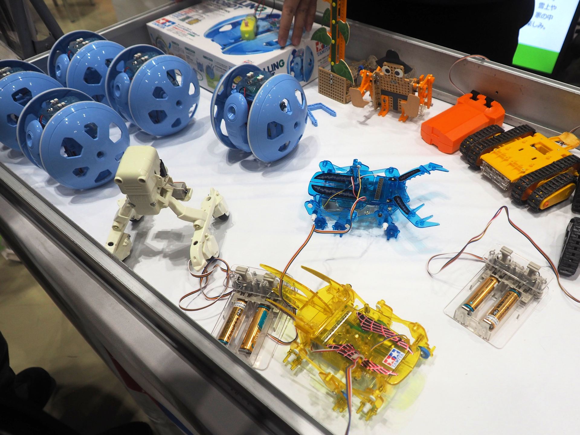 タミヤの各種工作キットのデモが行なわれていた