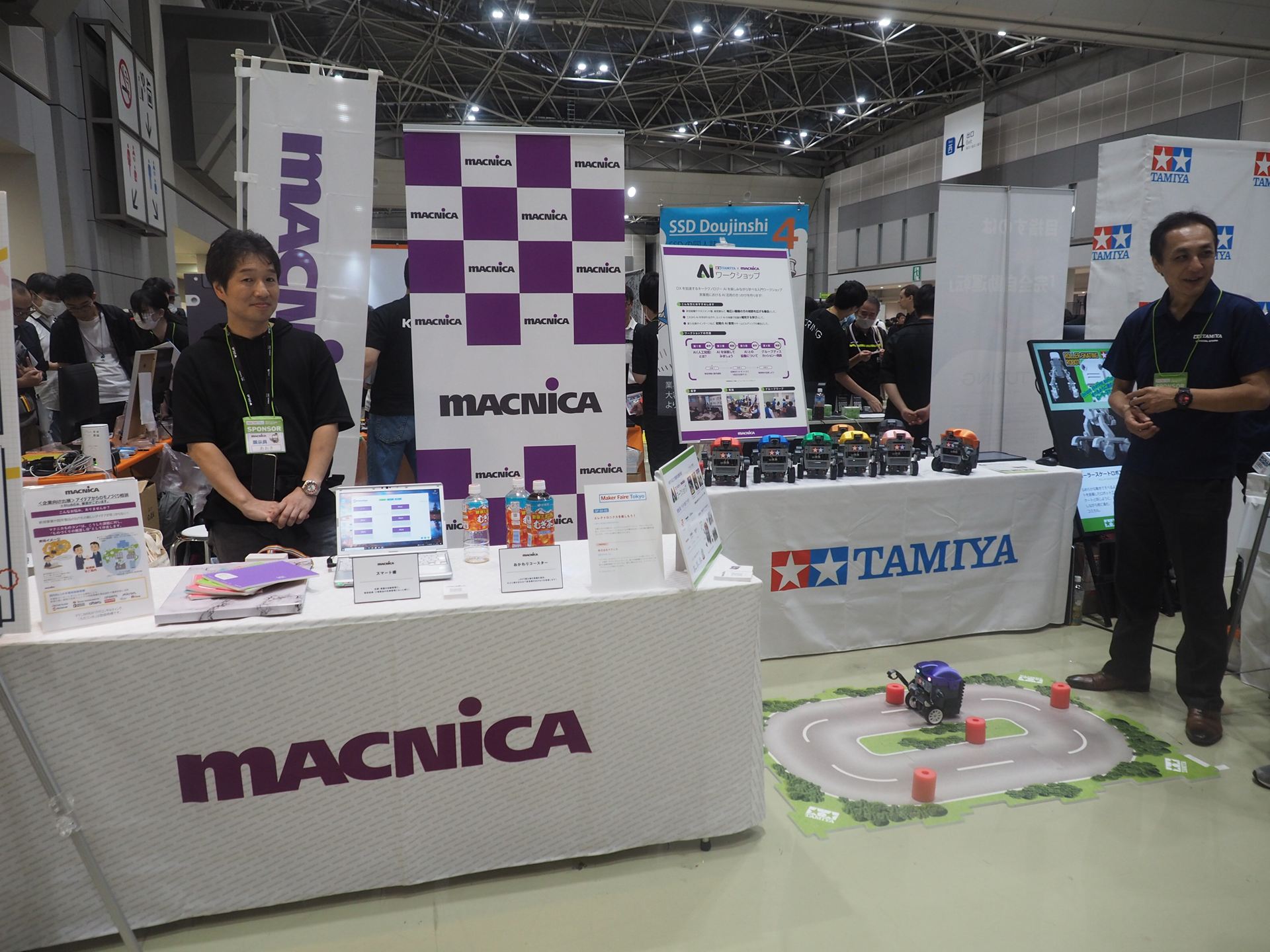 タミヤの隣にはマクニカのブースがあった