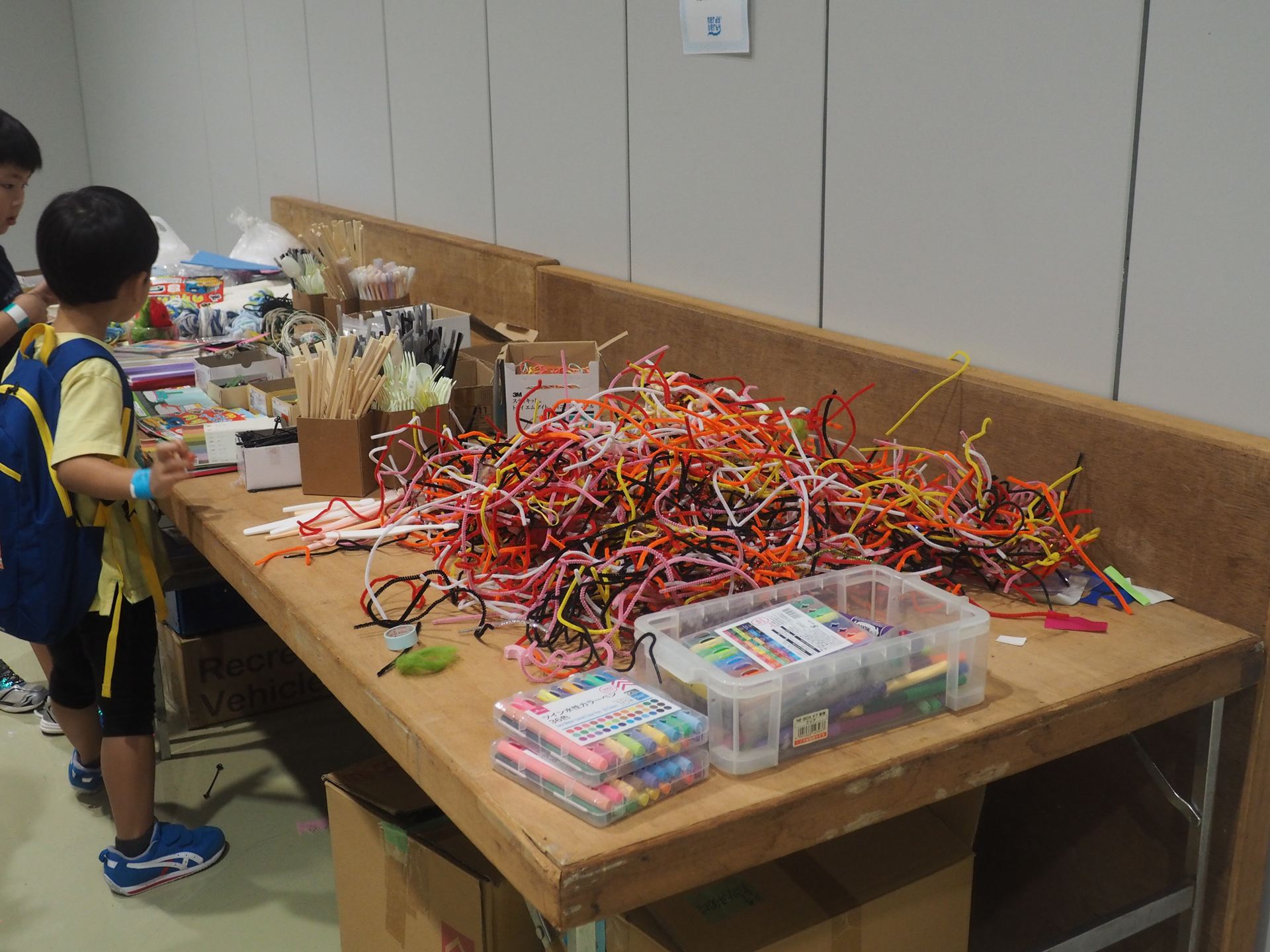 車体を飾るためのモールや色紙などは好きなだけ使ってよい