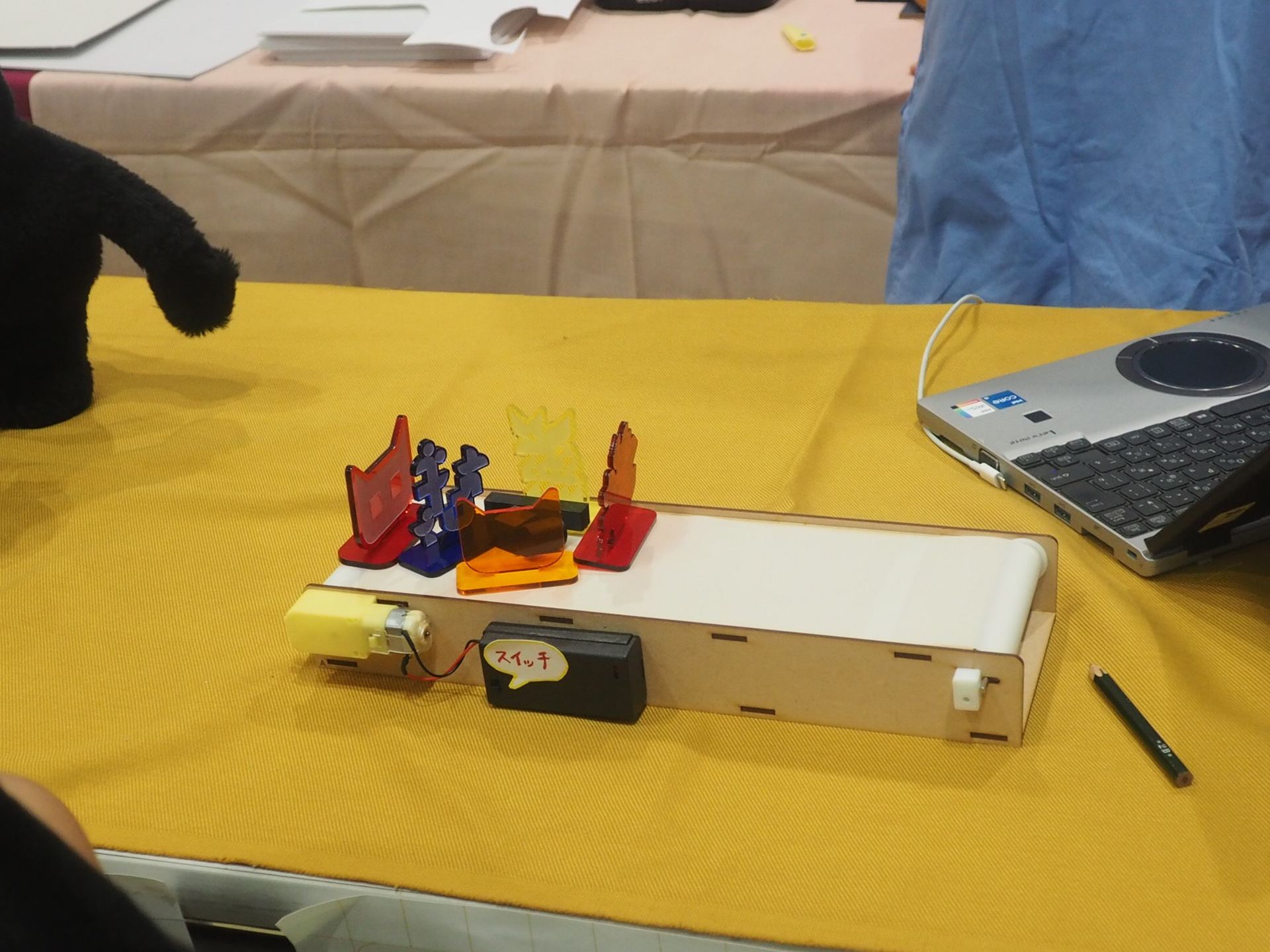 この30cmほどのミニミニコンベアを作ることができる