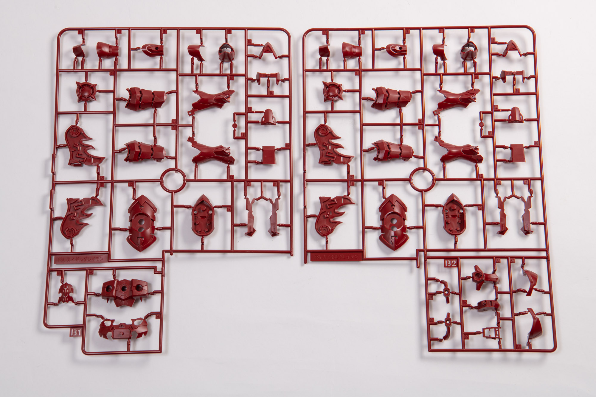 主に脚部の外装パーツ。艶感が綺麗だと感じた。