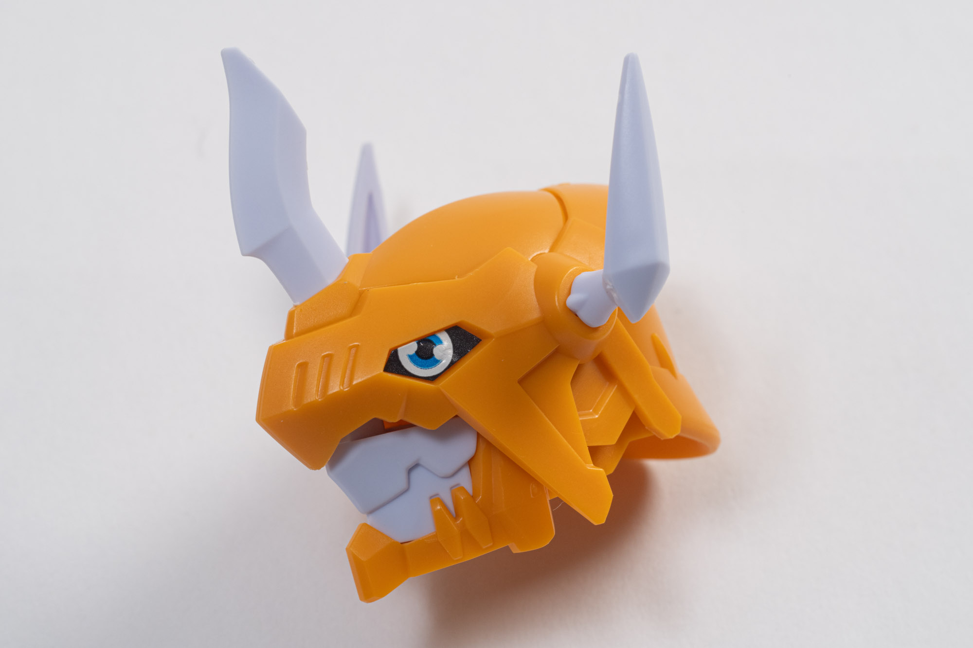 グレイモン系統らしい顔立ち。顔のディテールだけでもすばらしい完成度。