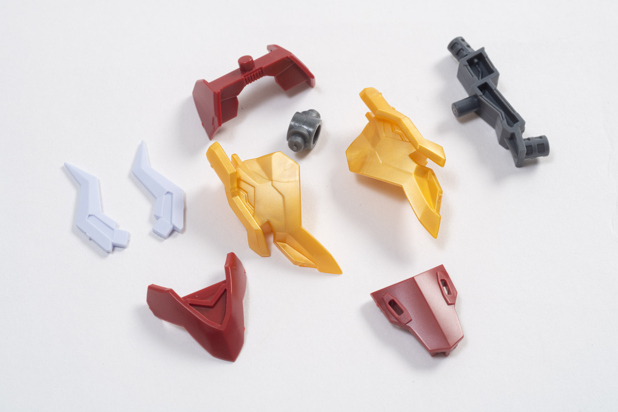 先ほどのパーツにつける竜の頭。手先を隠すくらいの大きさだ。