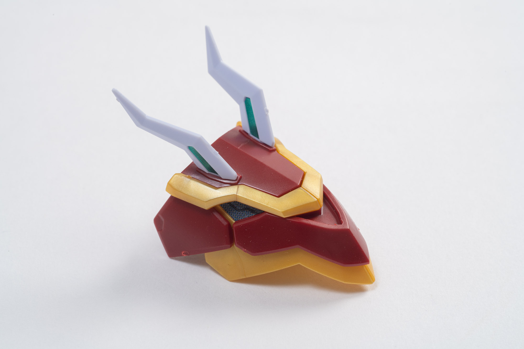 先ほどのパーツにつける竜の頭。手先を隠すくらいの大きさだ。