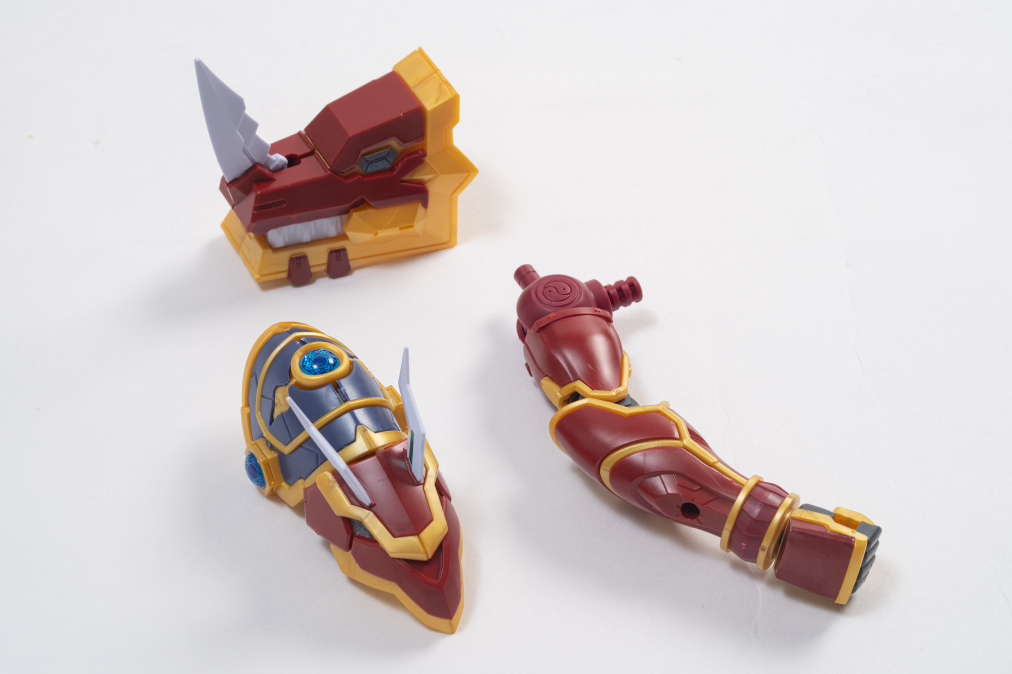 一度腕パーツをまとめてみる。片腕だけでこれぐらいのボリューム感。肩、腕、小手と分割できる。