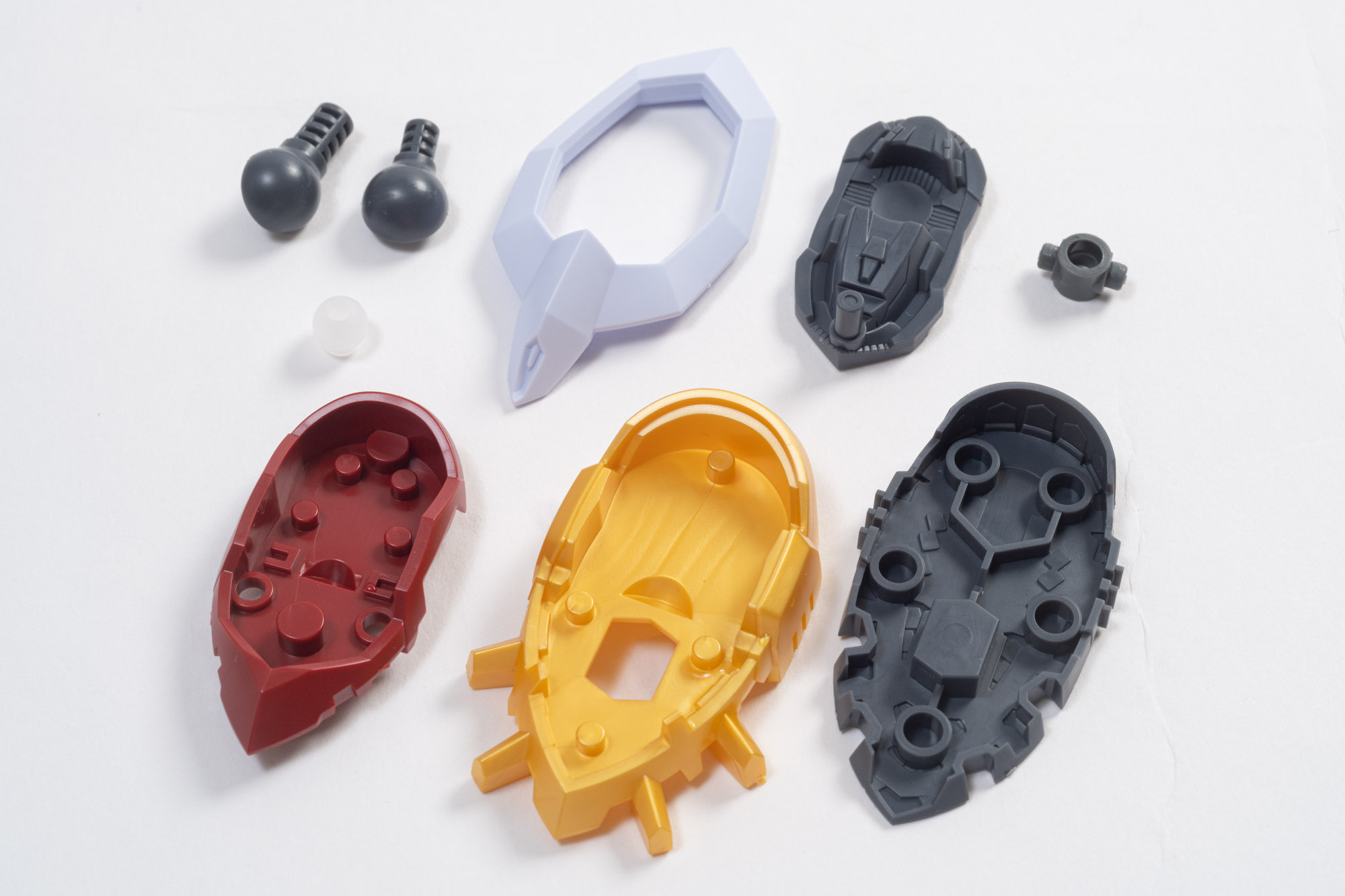 足パーツ全景。大きさがあるので安定感のある足元だ。