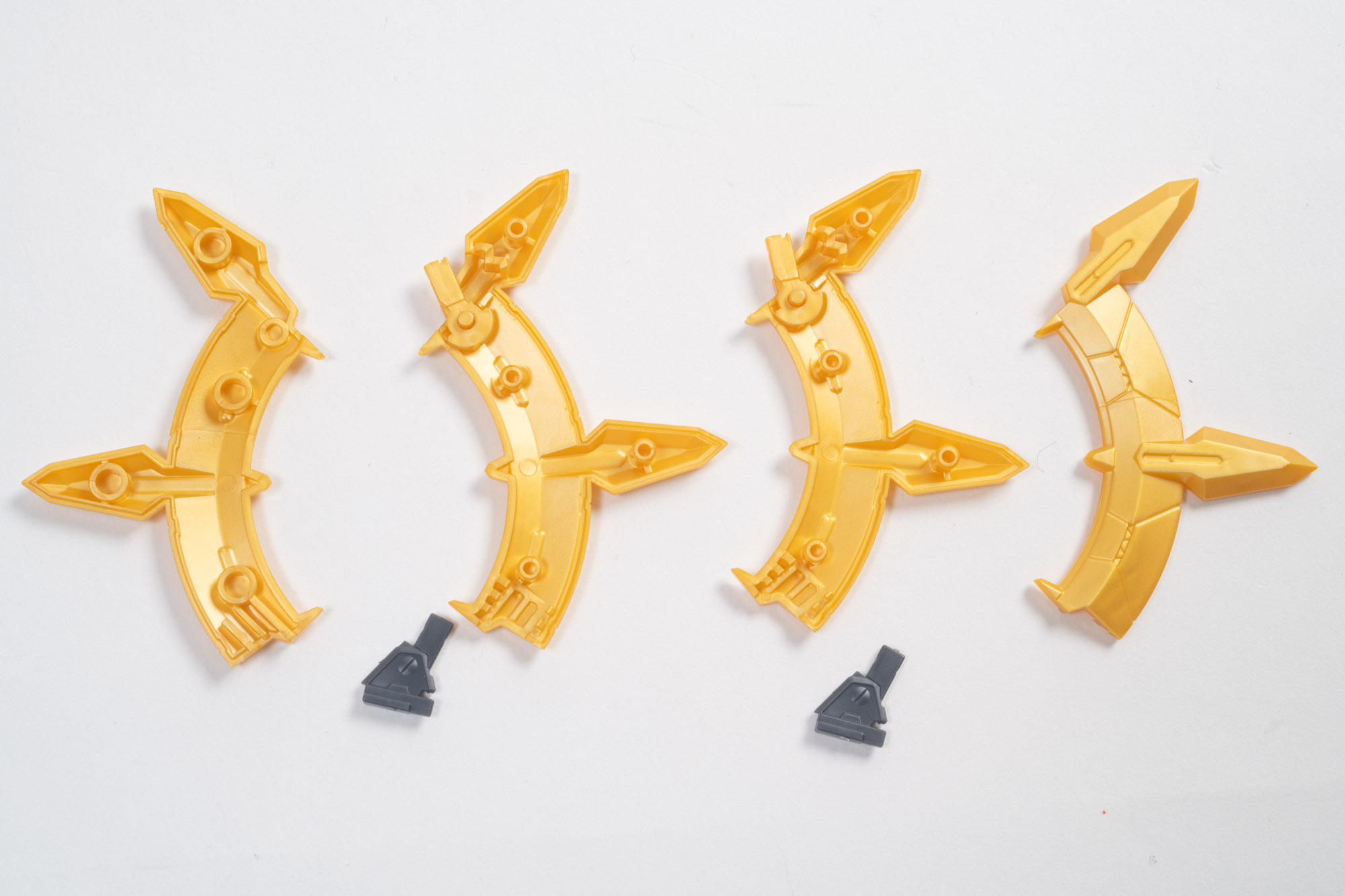 装飾もかなりワイドで派手だ。