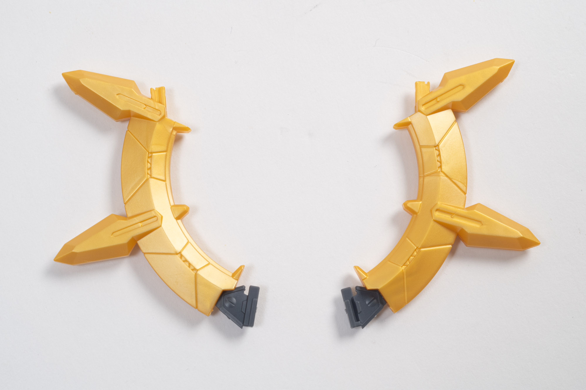 装飾もかなりワイドで派手だ。