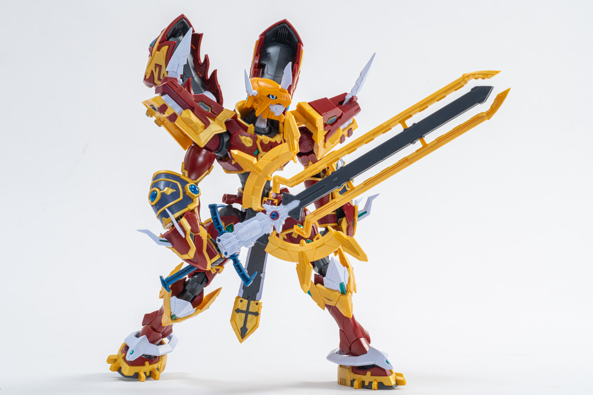 ギミックを展開して龍魂剣を片手に持たせてもしっかりとポージングできる！