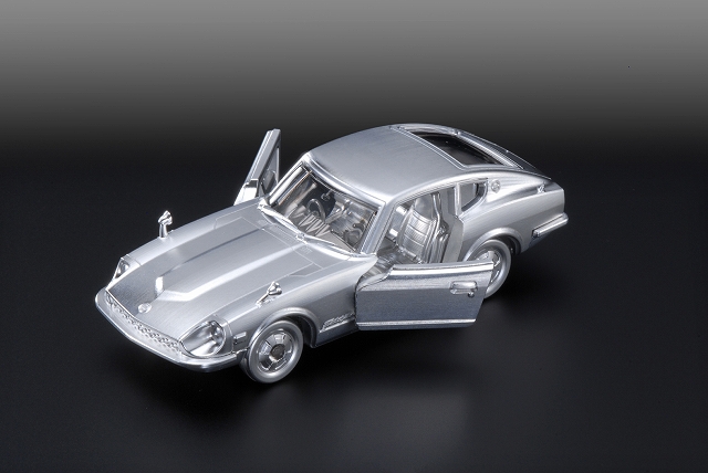 アルミ製トミカ（価格220,000円、イベント会場先行予約）