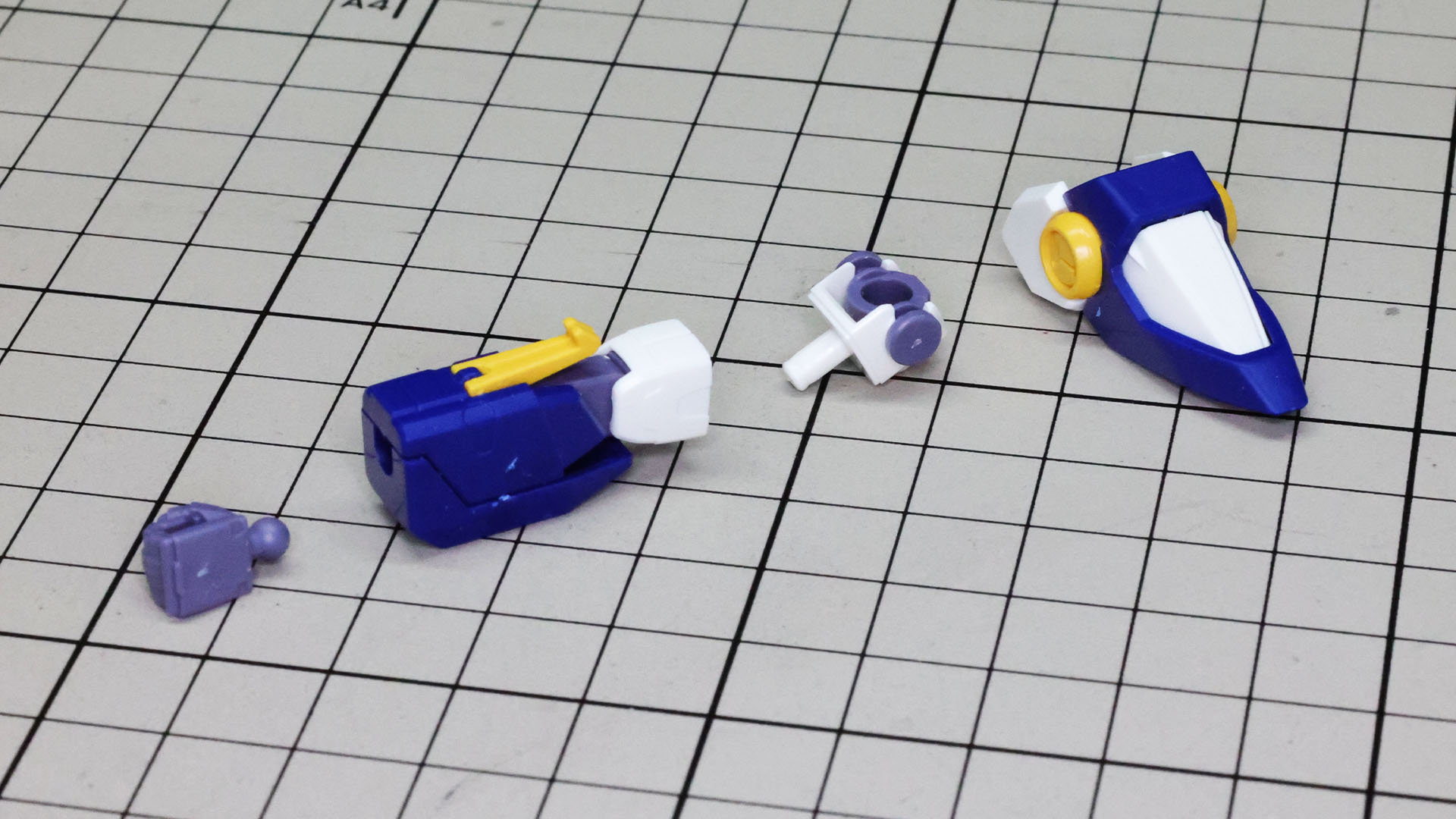 出来上がった各部をドッキングさせて腕部が完成します