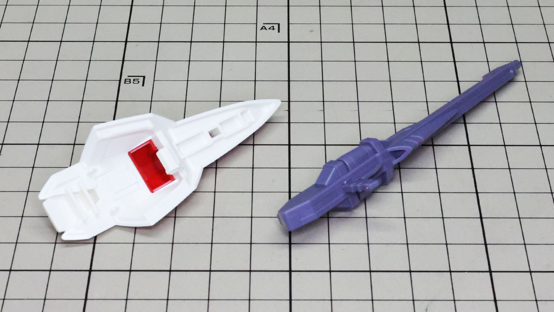 シールド裏にはグリップがあります