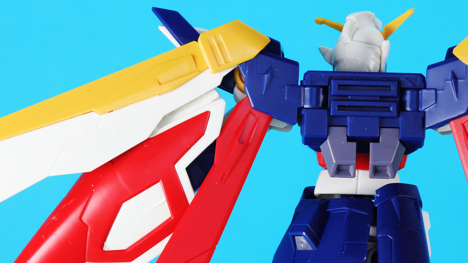 カラフルなウイングは可動します