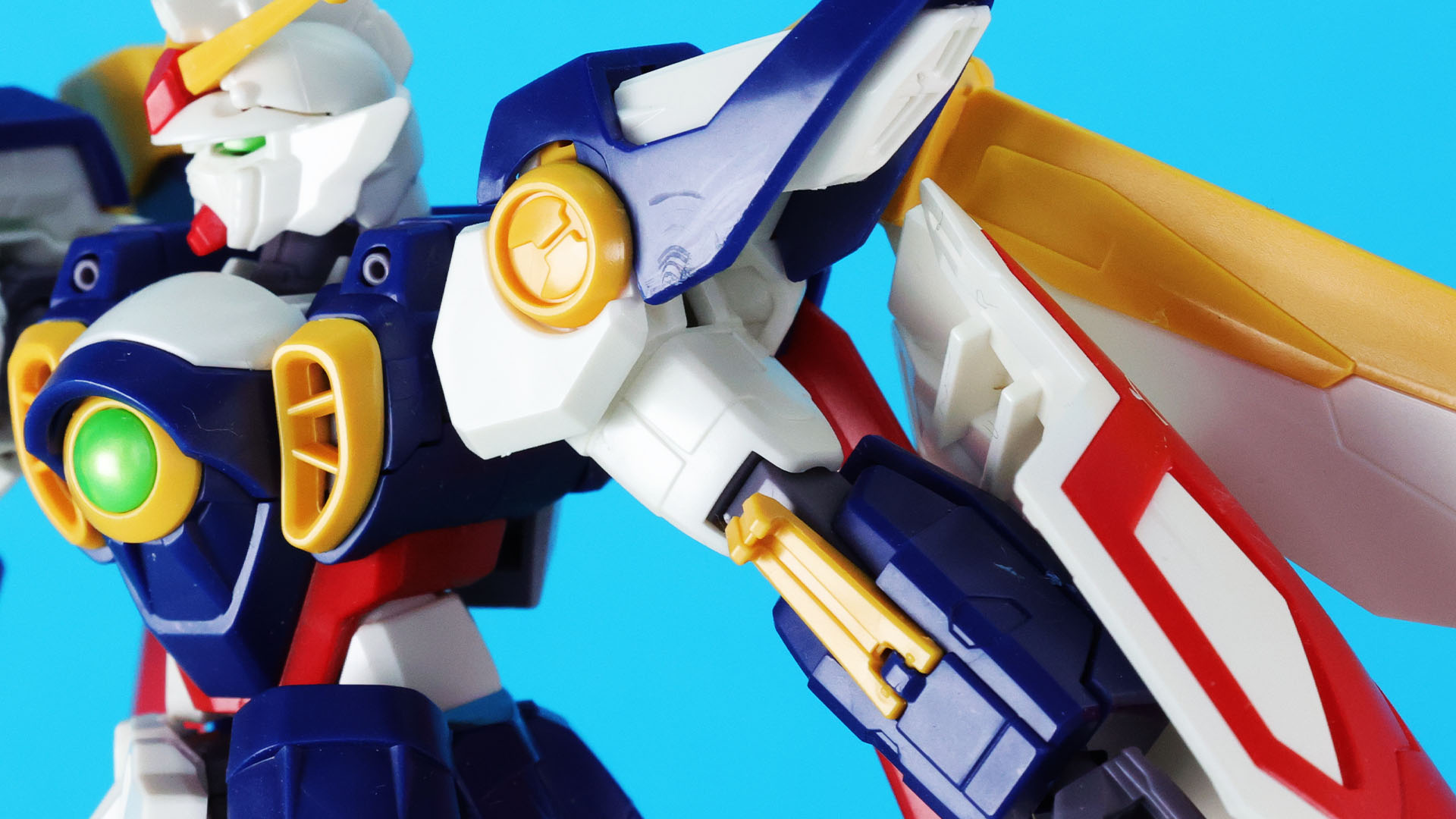 肩から前腕へのディテールも満載です