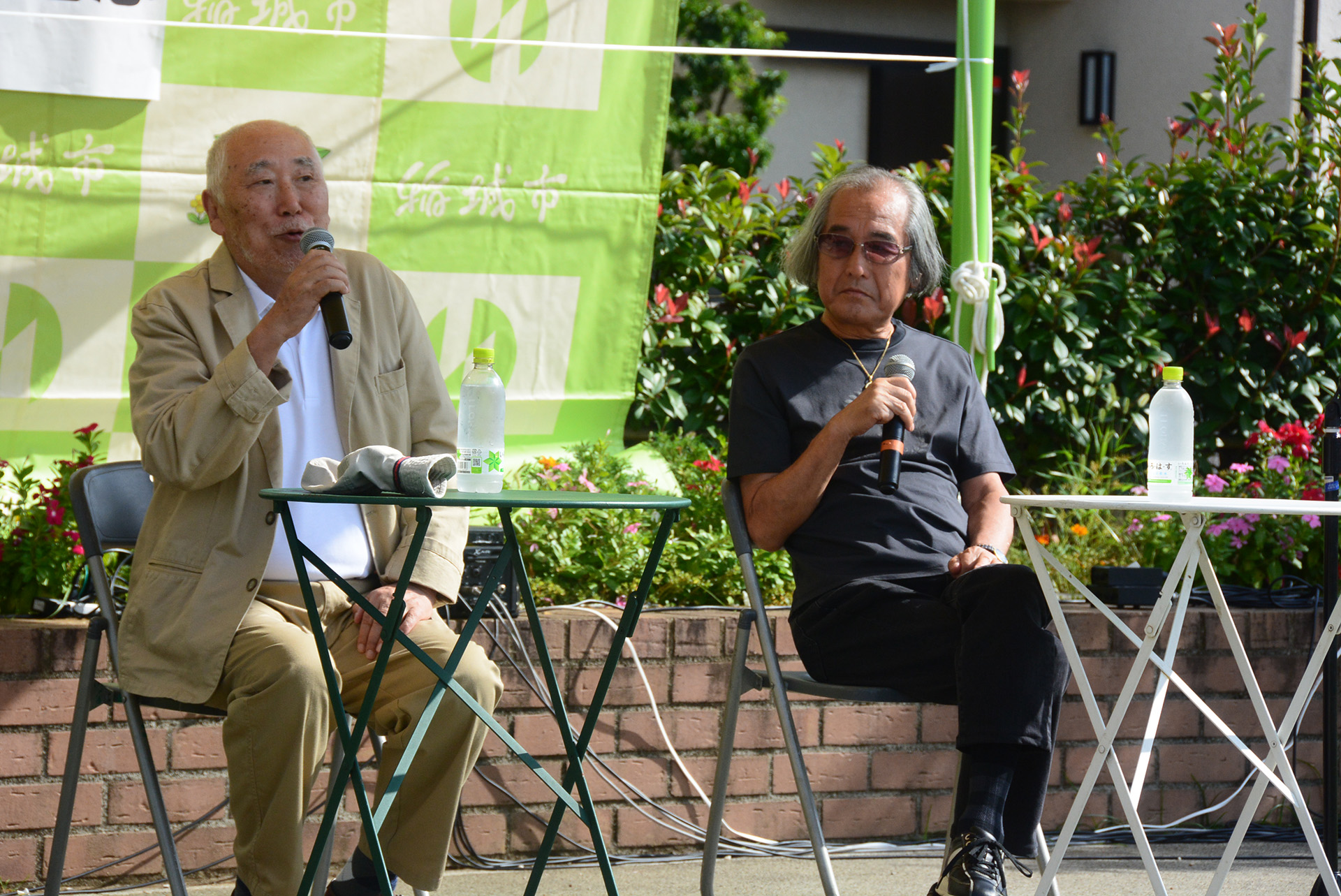 『装甲騎兵ボトムズ』の監督・高橋良輔氏(左)と、メカデザインを務めた大河原邦男氏によるトークショーでは『ボトムズ』や「スコープドッグ」のエピソードが語られた
