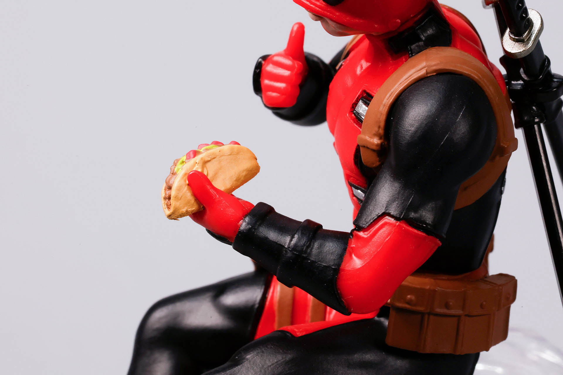 そして手に持っているタコスもリアル！