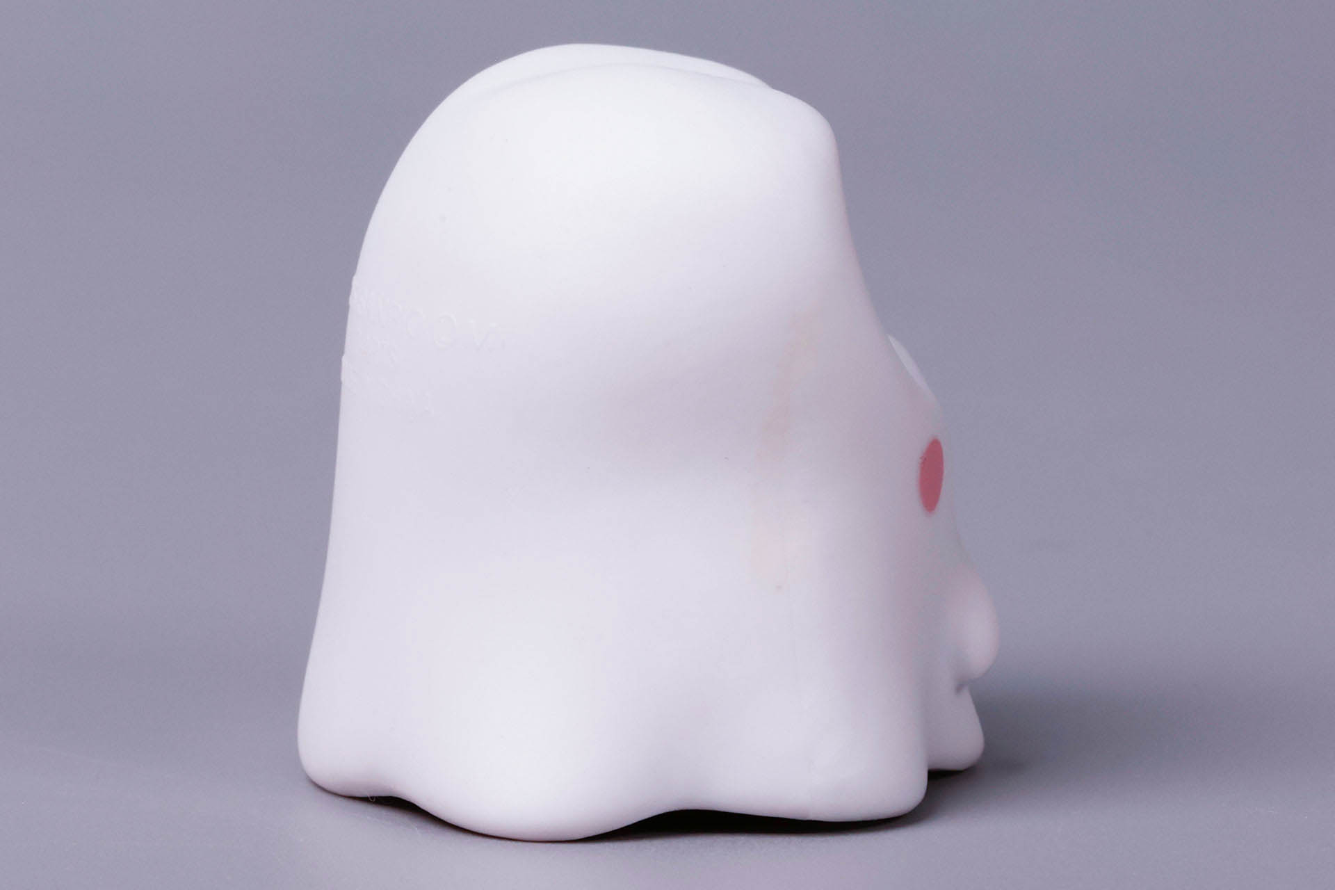 ほっぺたの部分だけピンク色になっている