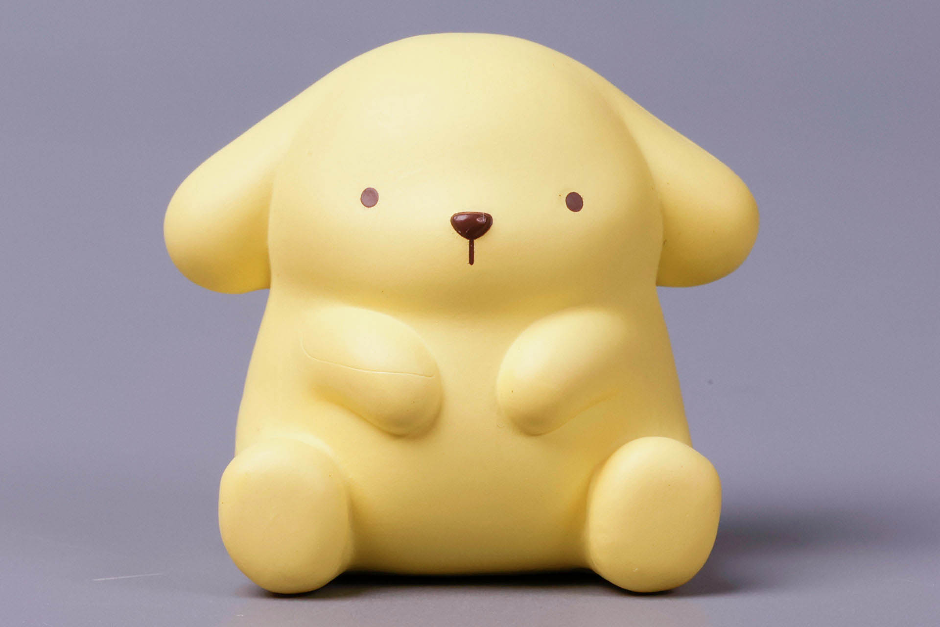 座り込んだような姿になっている