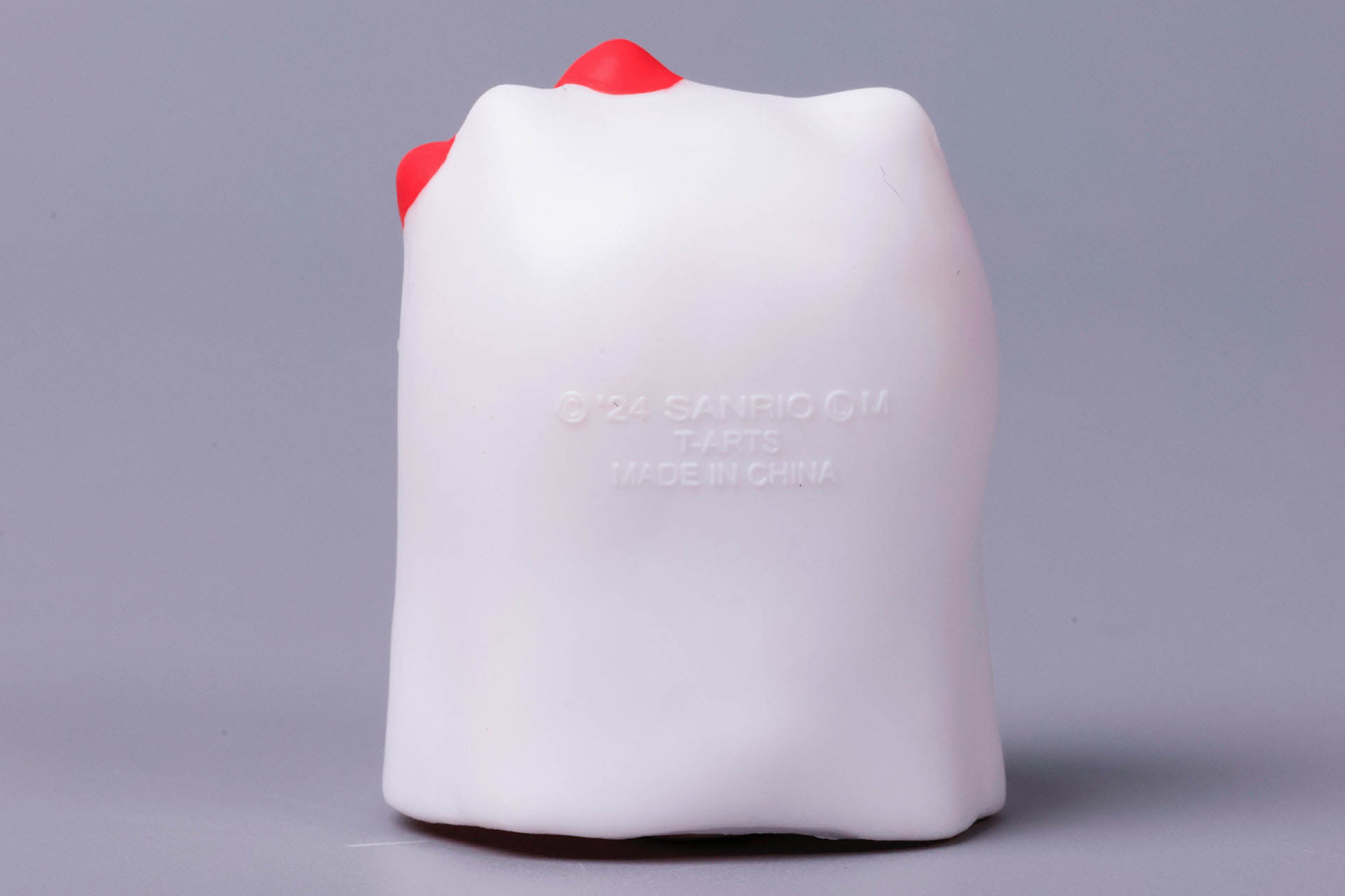 後ろから見ると四角に近い形だ