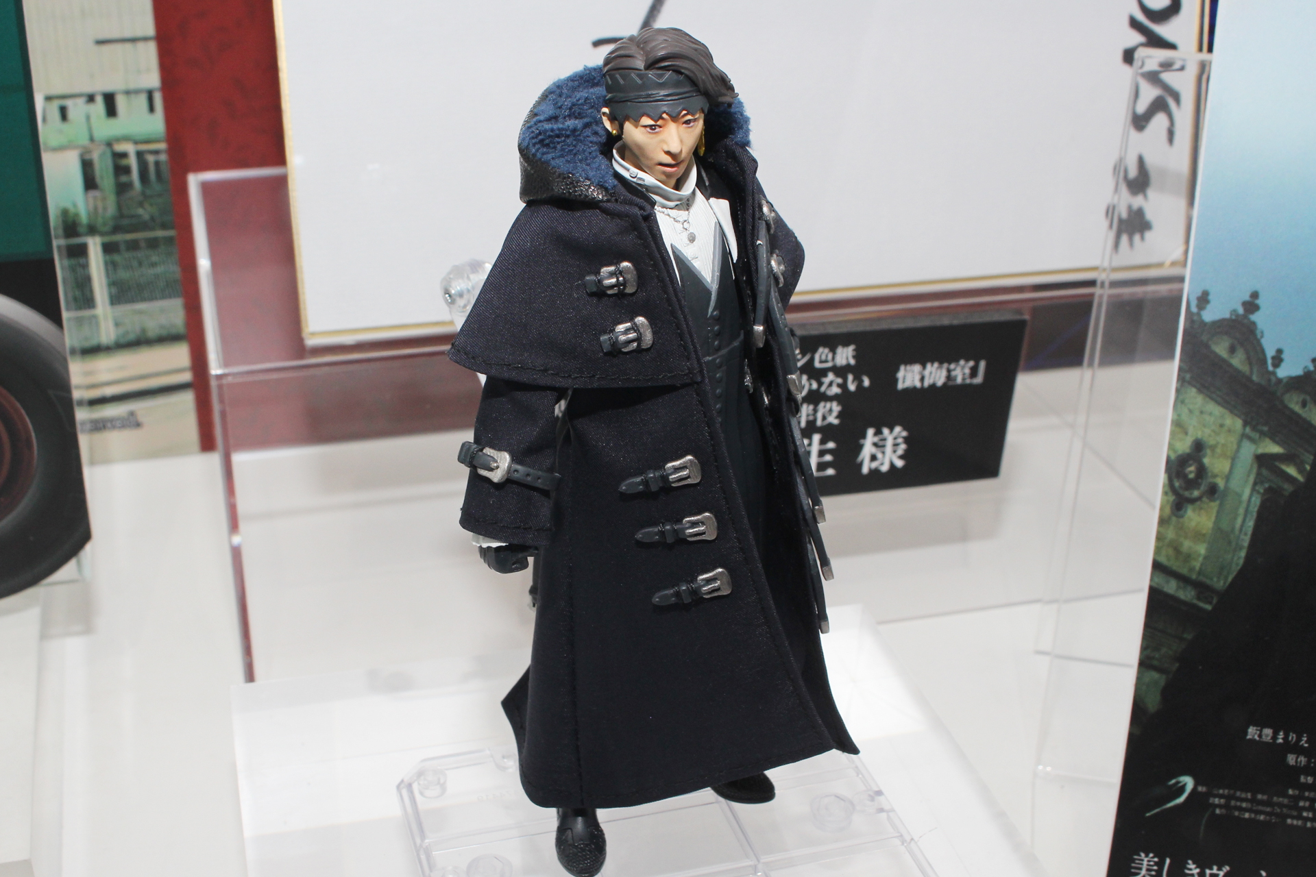 劇場版制作スタッフの協力により、衣装は作品で使われたものを参考に設計されている