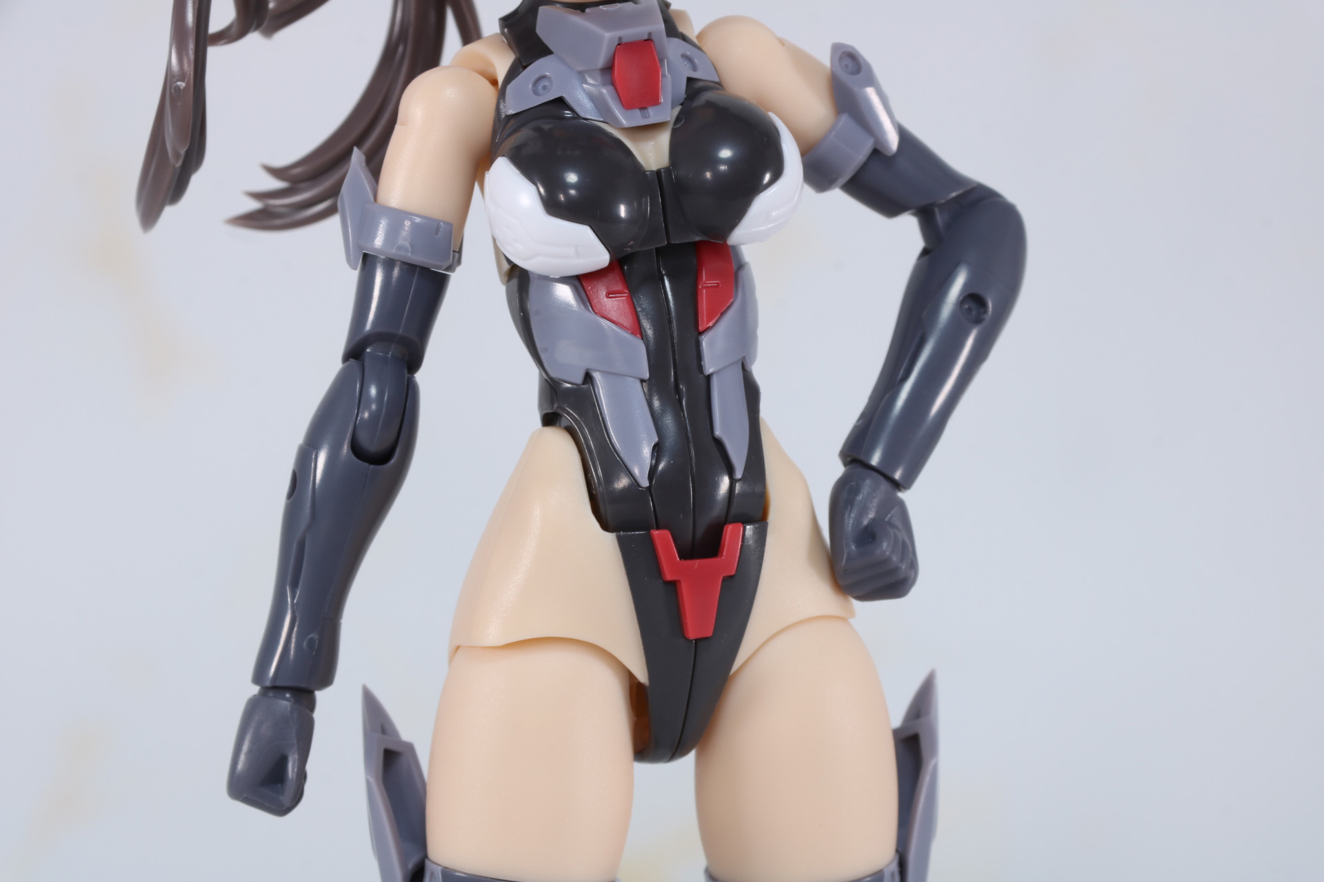 腰回りはハイレグデザインに