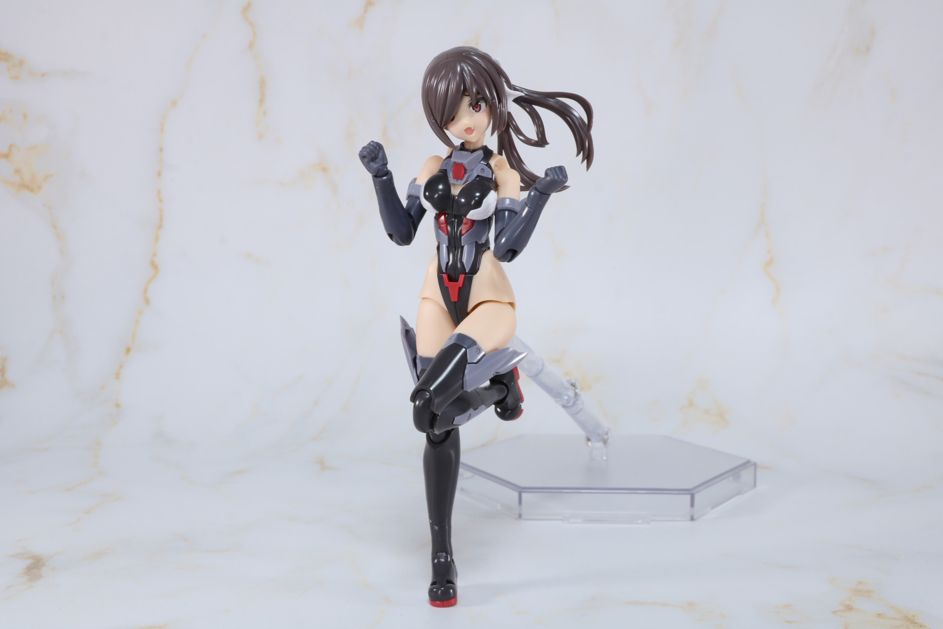 別売りの「ニューフライングベース」でポーズの幅が広がる