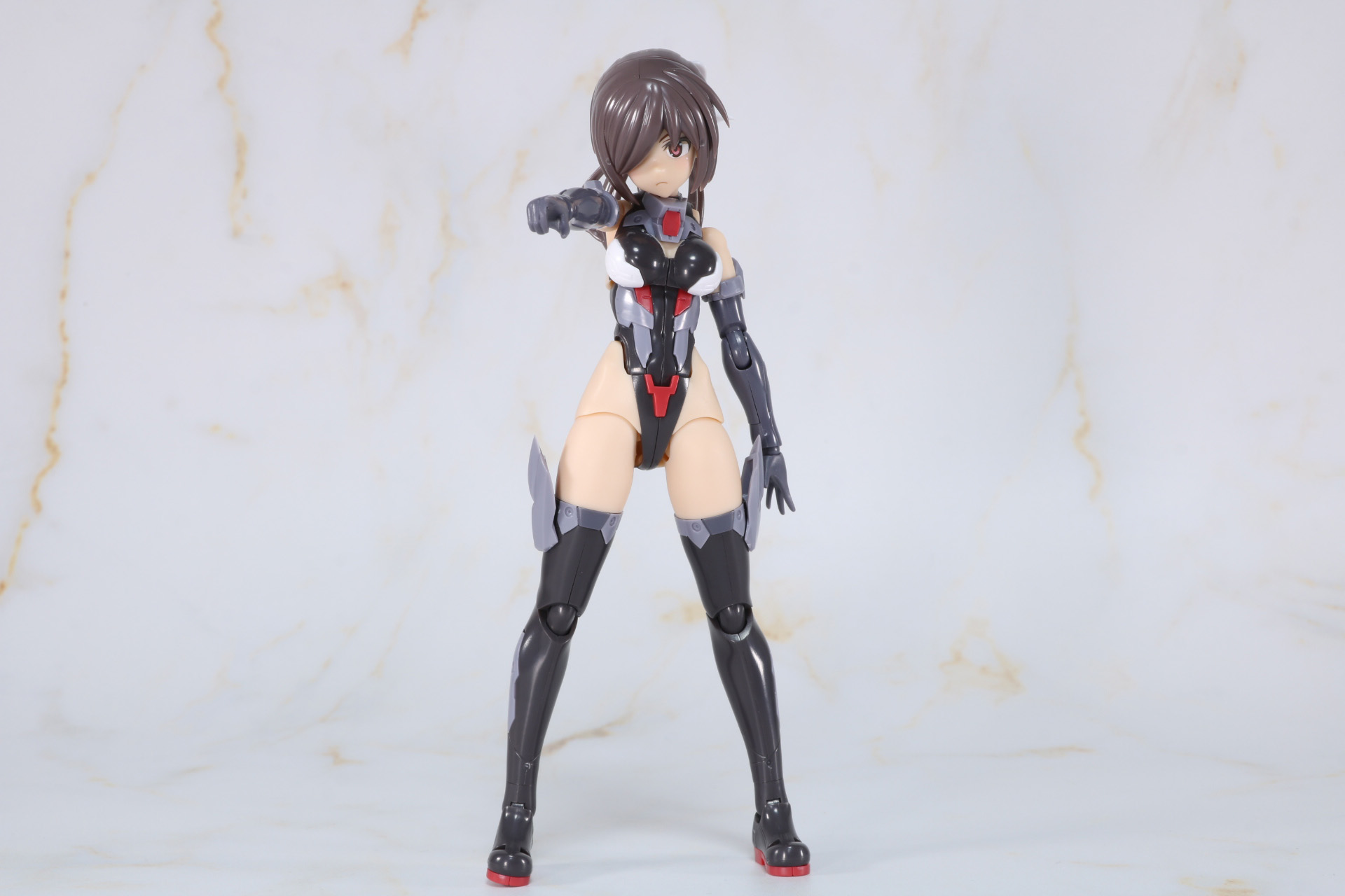 片膝立ちポーズ