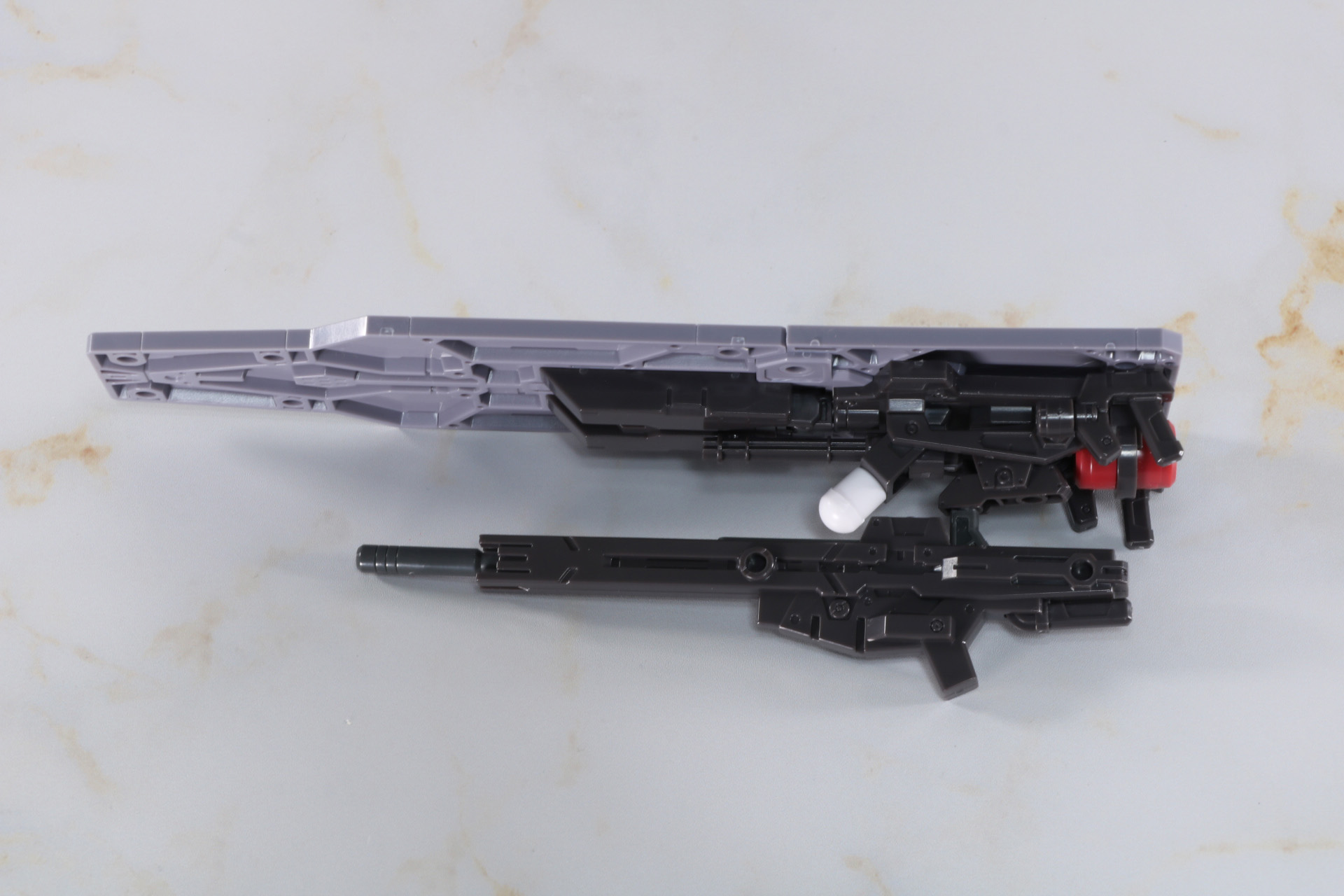 飛行甲板とライフル、グリップパーツを合わせる