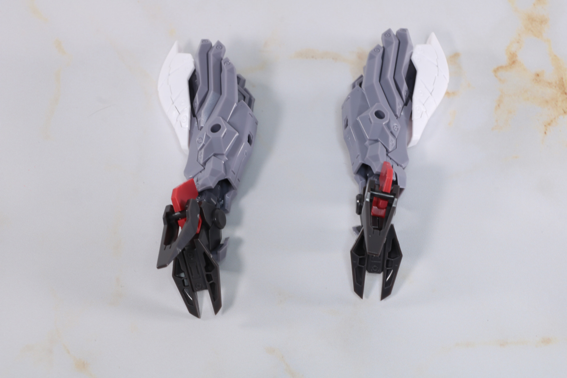 脚部アーマーパーツは膝アーマーを付ける