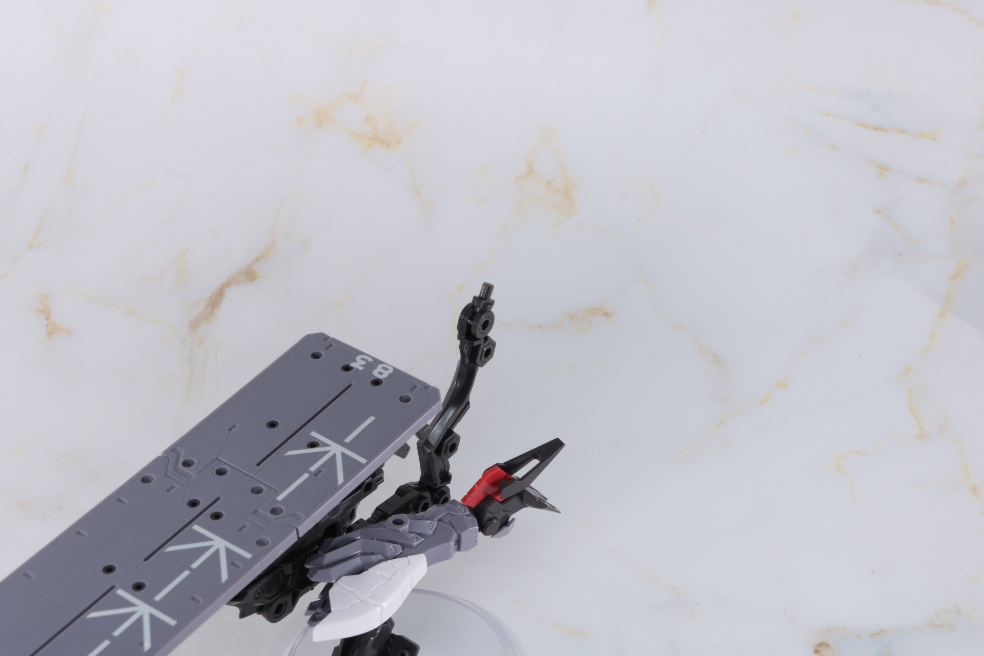 後部にバックパックパーツを取り付ける