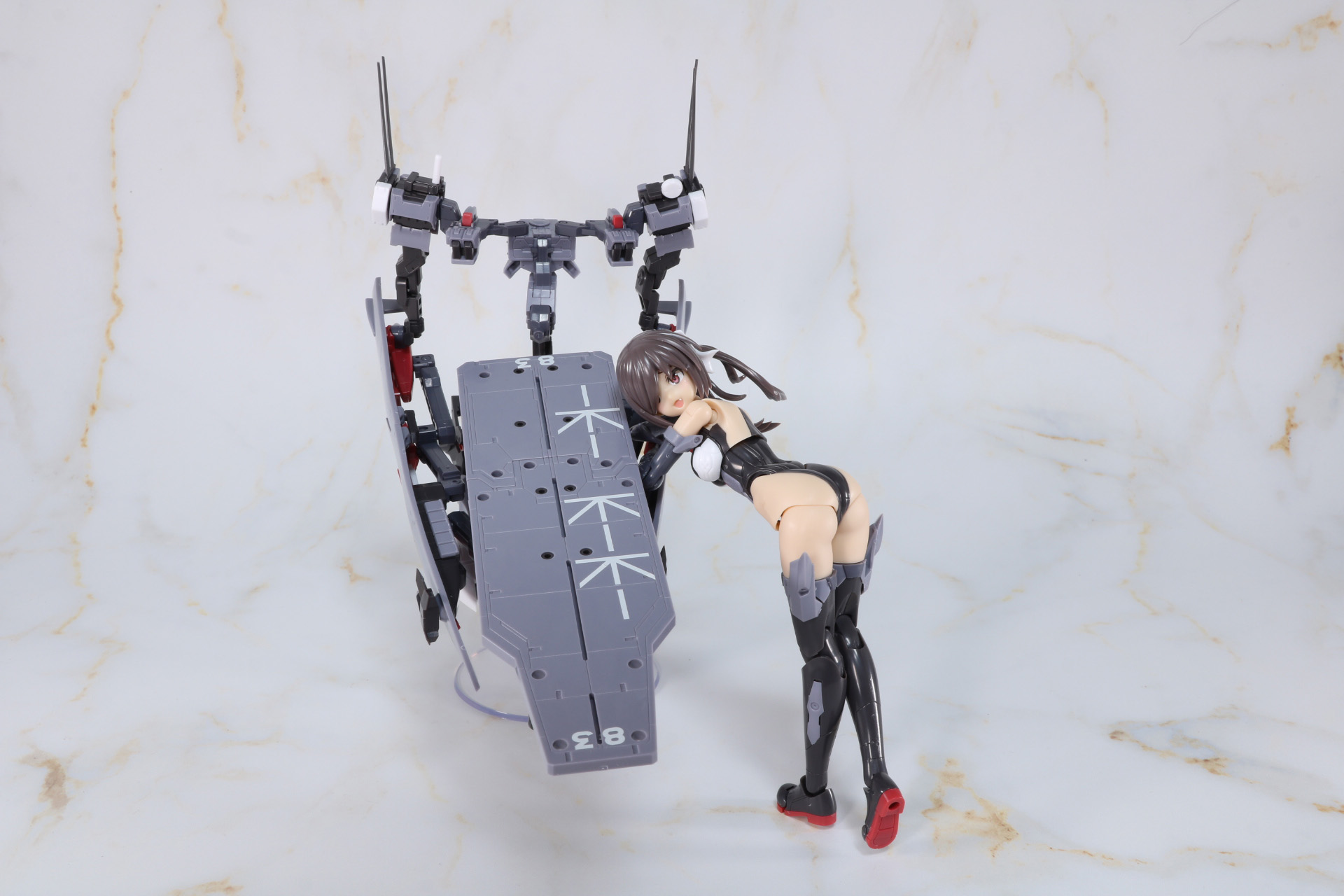 飛行甲板に立たせることもできる