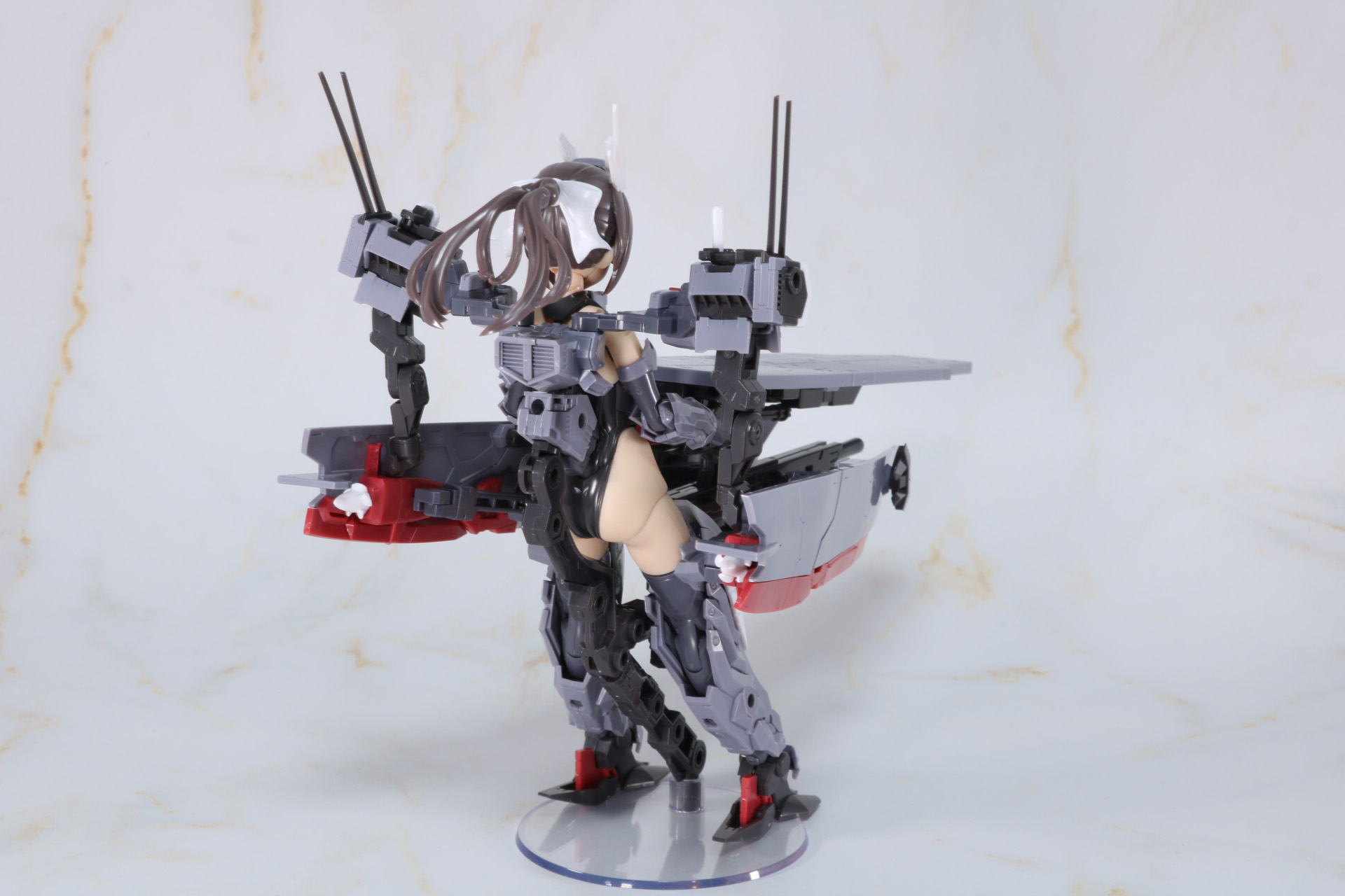 別売りの「ニューフライングベース」でディスプレイが可能