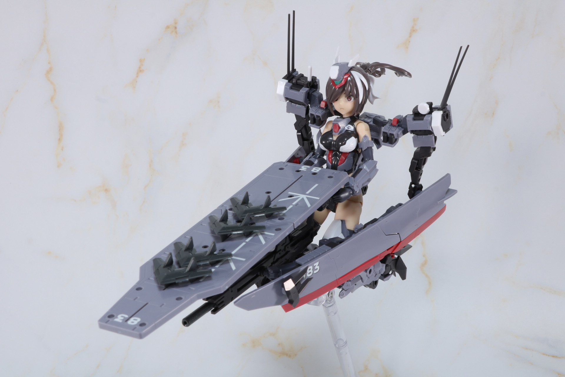 別売りの「ニューフライングベース」でディスプレイが可能