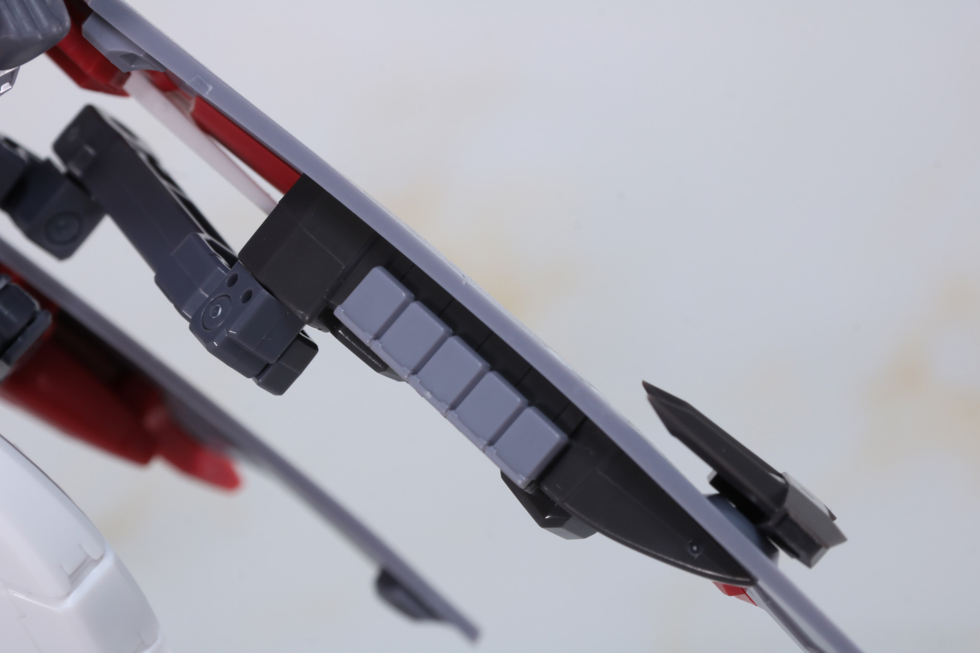 装甲板（大）にはミサイルが備わっており、ハッチ部分は開閉する