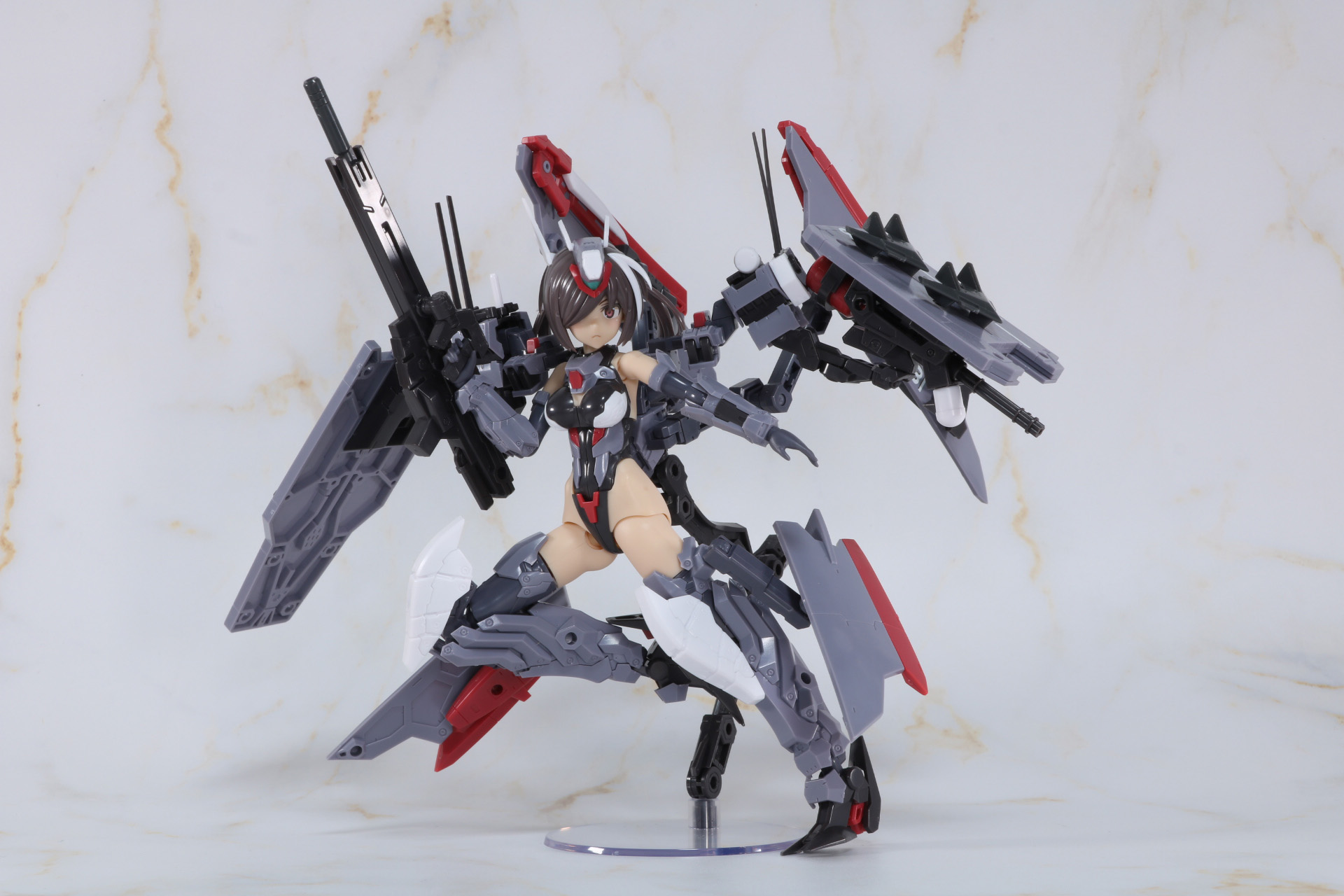 ディスプレイ台座で安定したポージングが可能