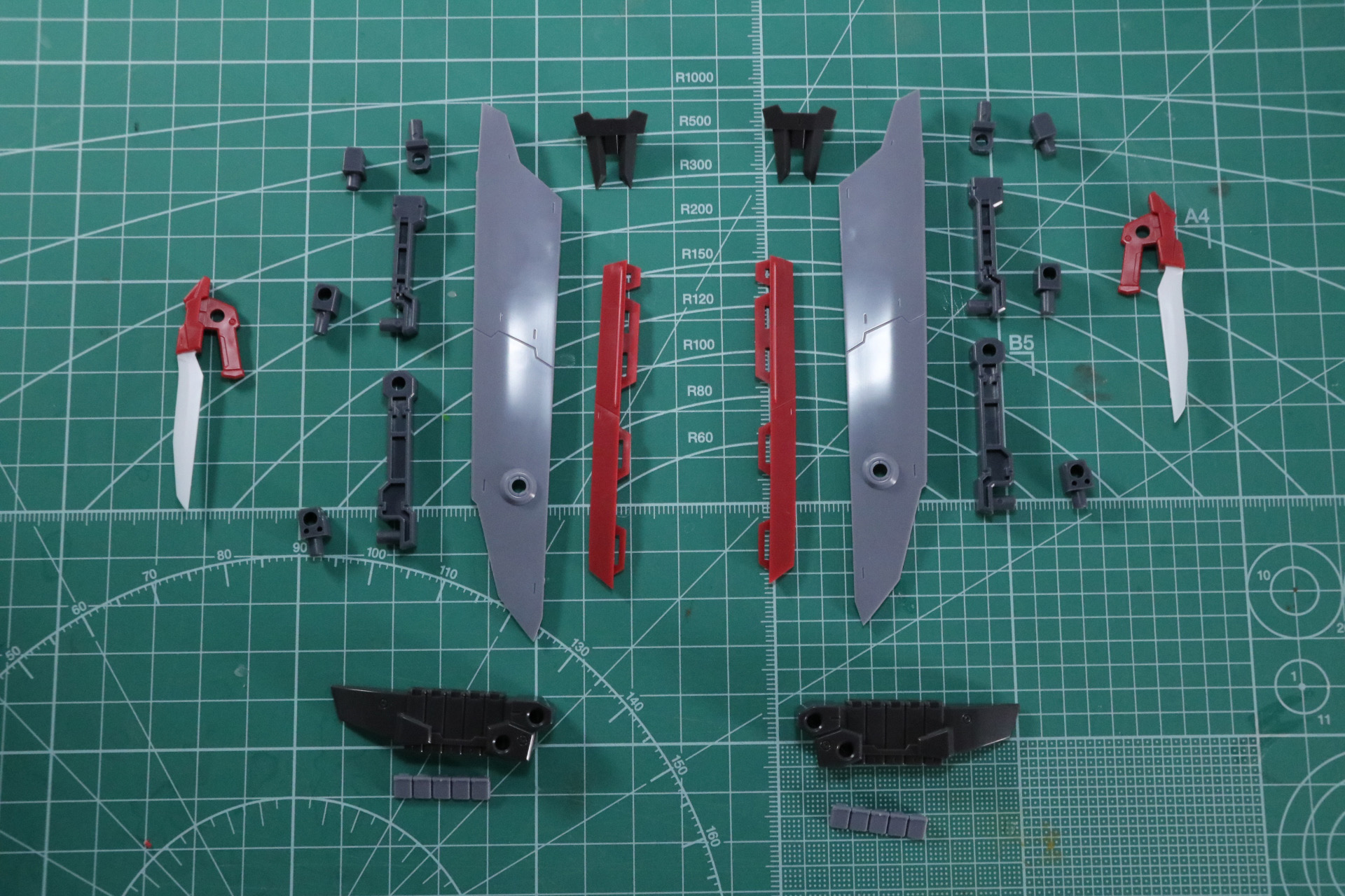 装甲板、アームの組み立て