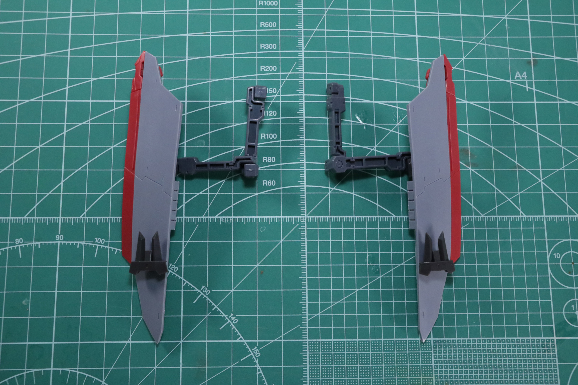 装甲板、アームの組み立て