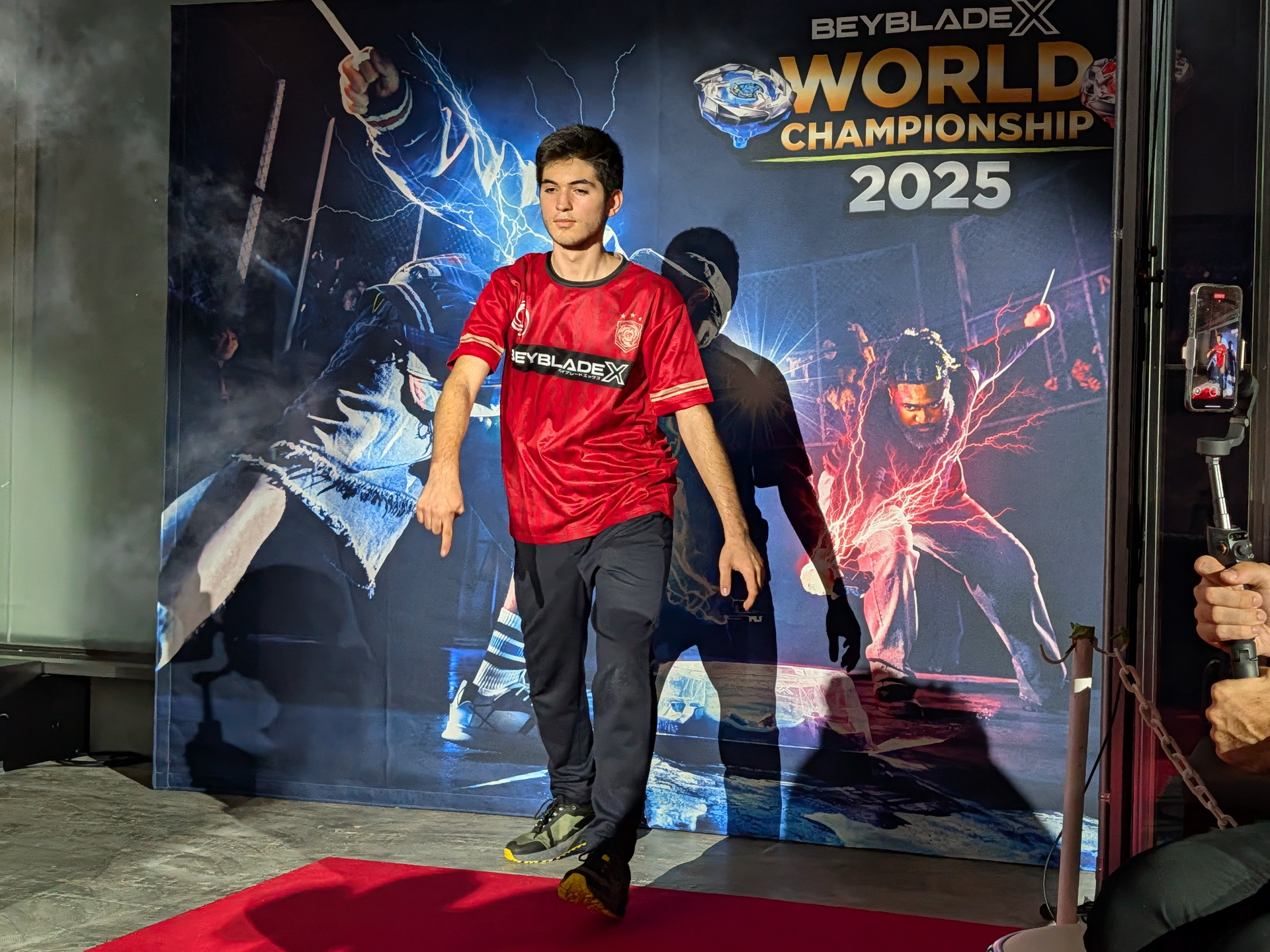 飄々とした表情を見せるFahreddin選手