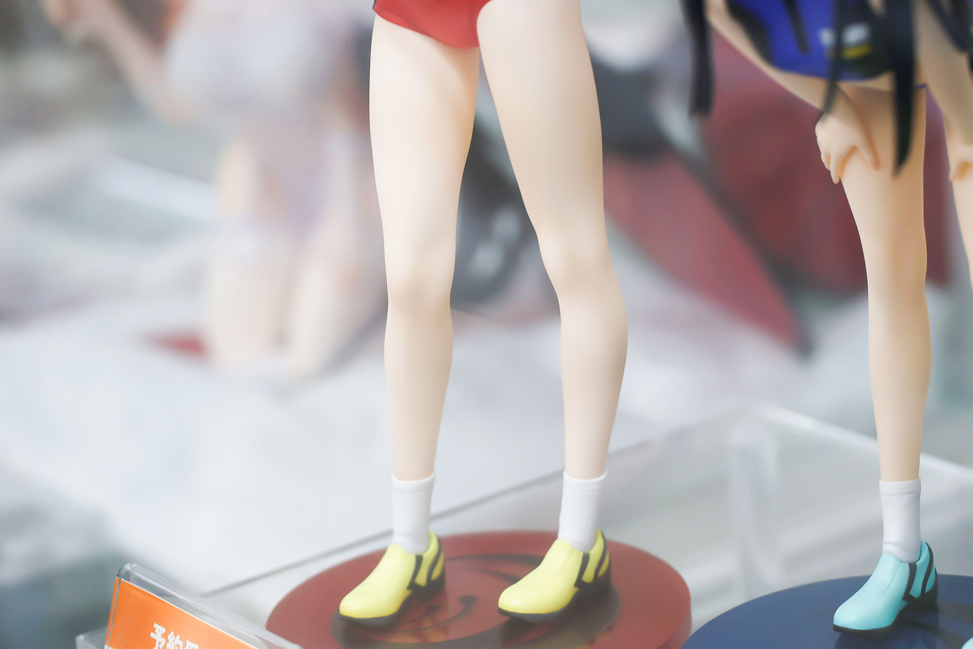 台座は千束のカラーに合わせたものになっている