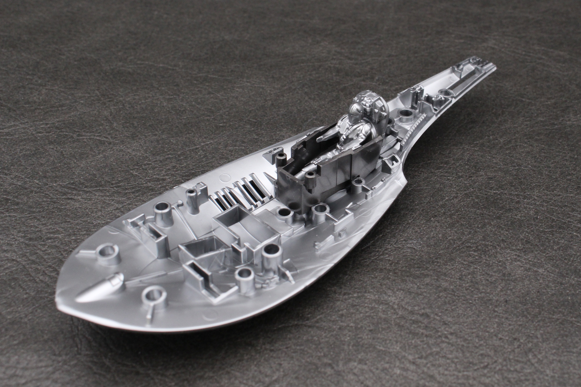 マンダロリアンをコクピットに載せる