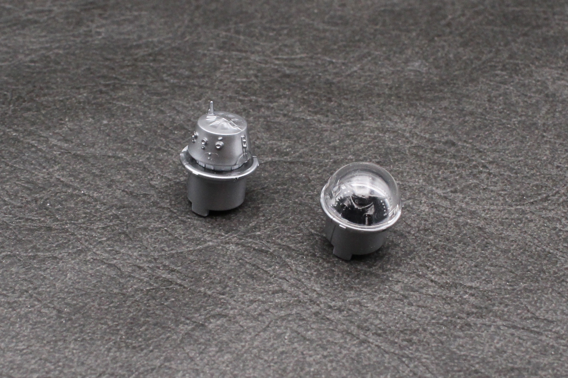 R5-D4と後部座席を組み立てる