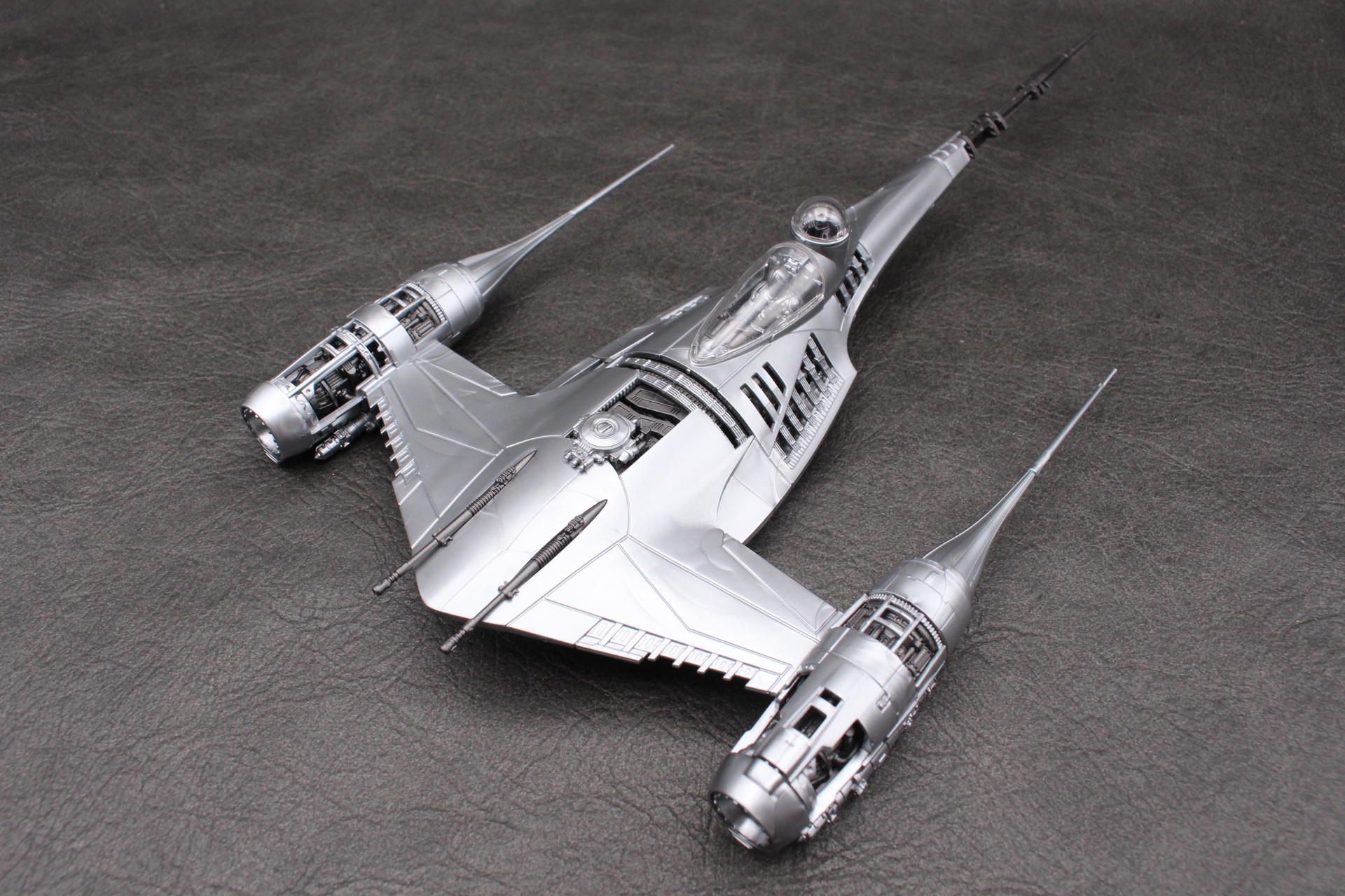 後部座席かR5ユニットを取り付けて完成